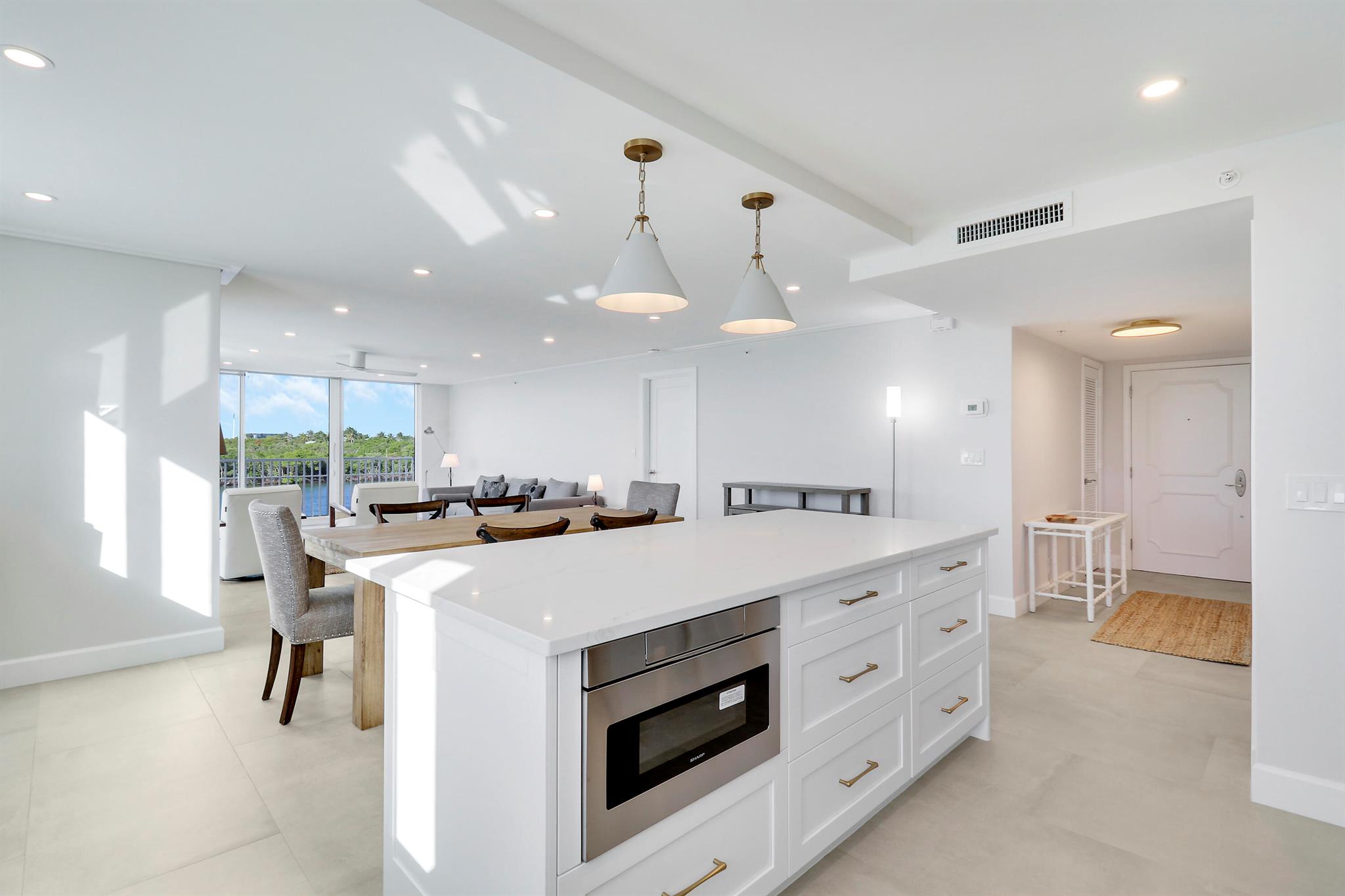 LA MAR CONDO APTS DECL - Residential Lease