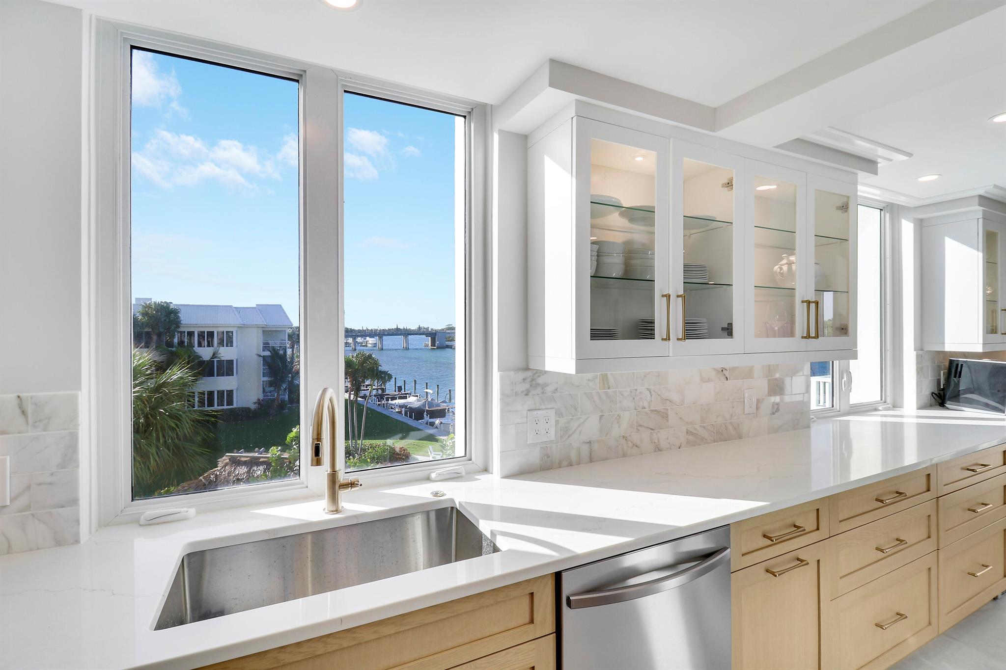 LA MAR CONDO APTS DECL - Residential Lease