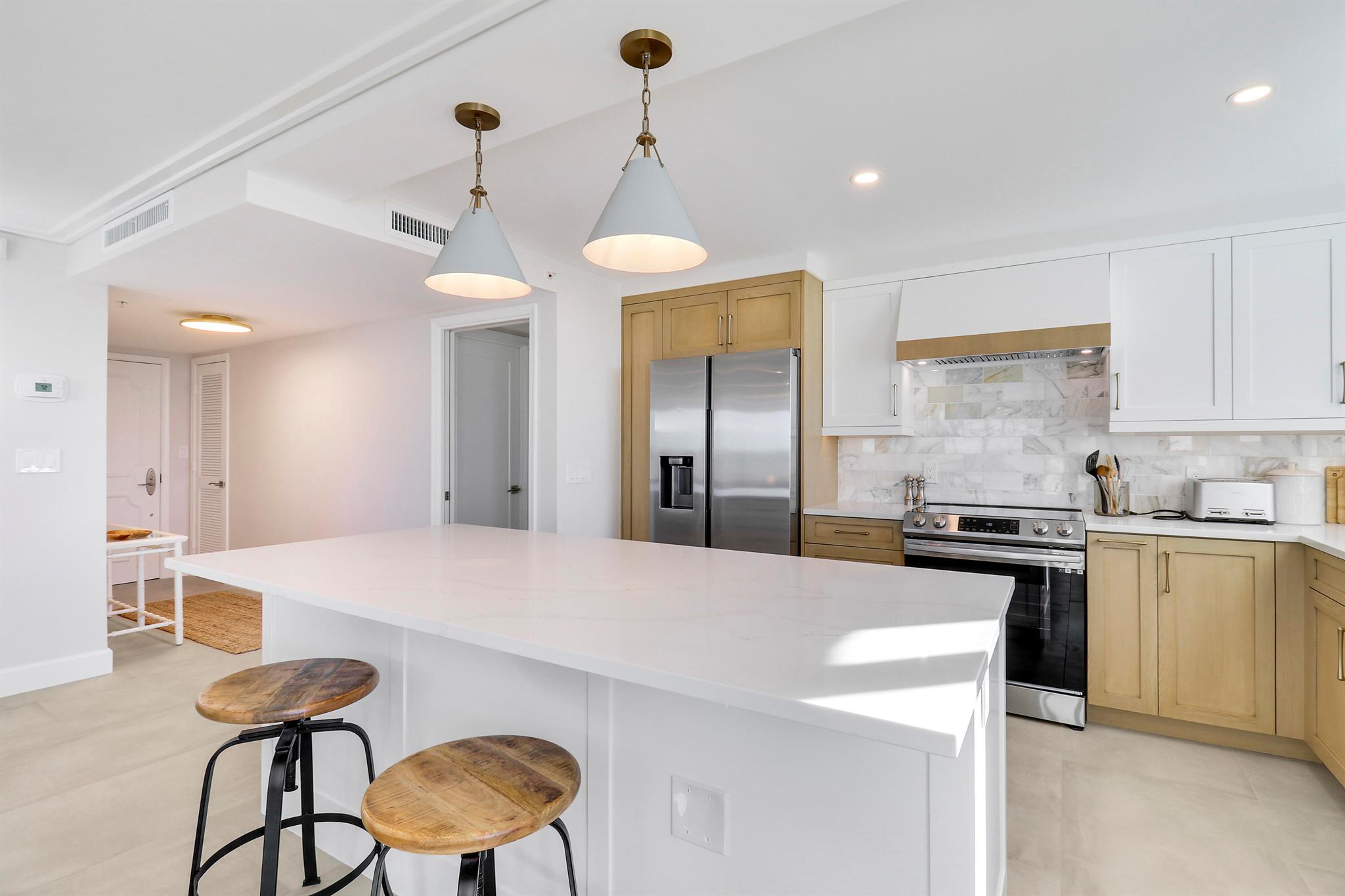 LA MAR CONDO APTS DECL - Residential Lease