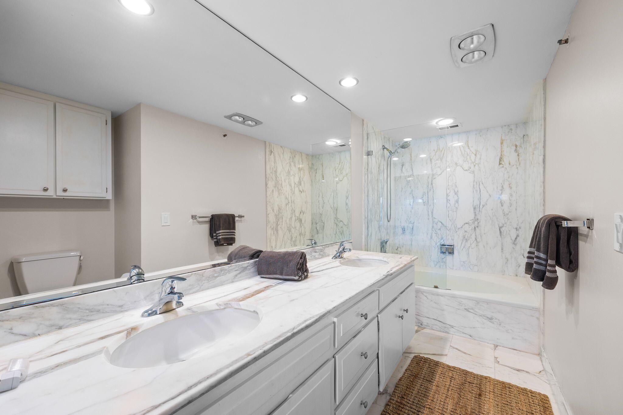 LA MAR CONDO APTS DECL - Residential Lease