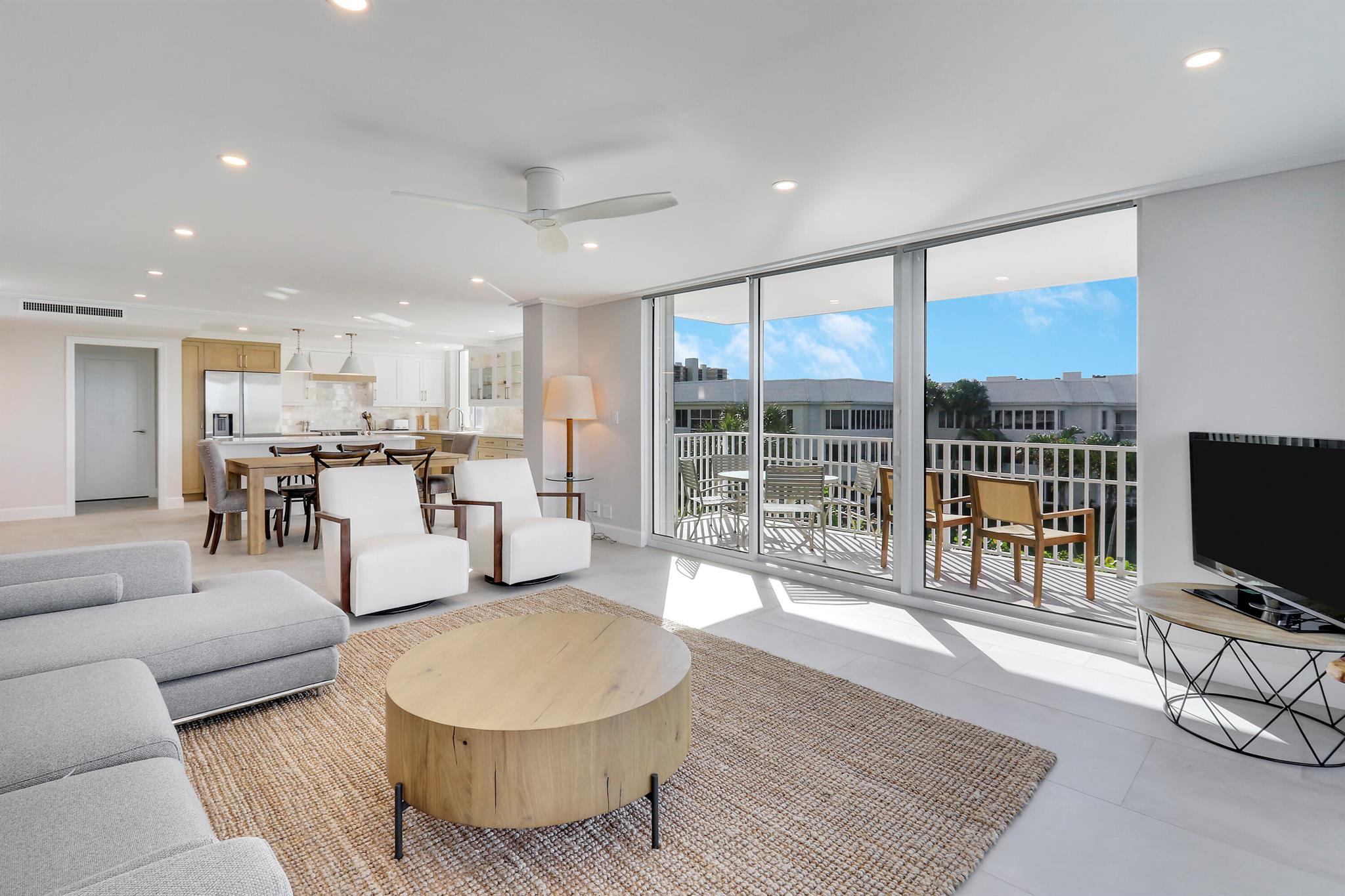 LA MAR CONDO APTS DECL - Residential Lease