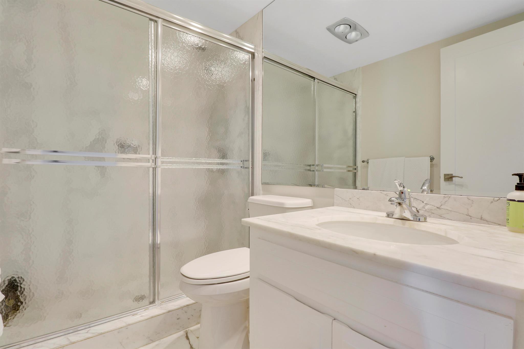 LA MAR CONDO APTS DECL - Residential Lease