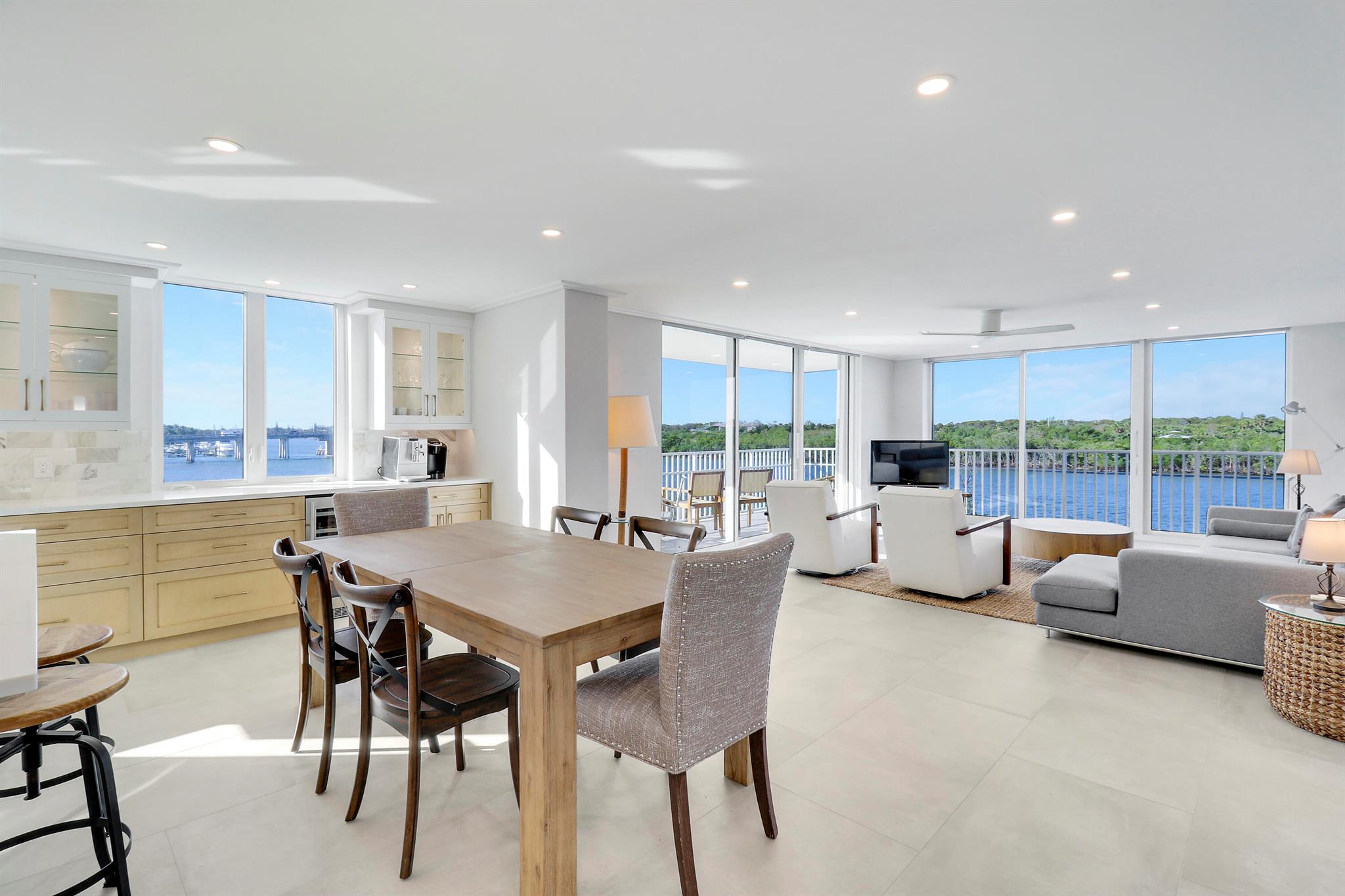LA MAR CONDO APTS DECL - Residential Lease