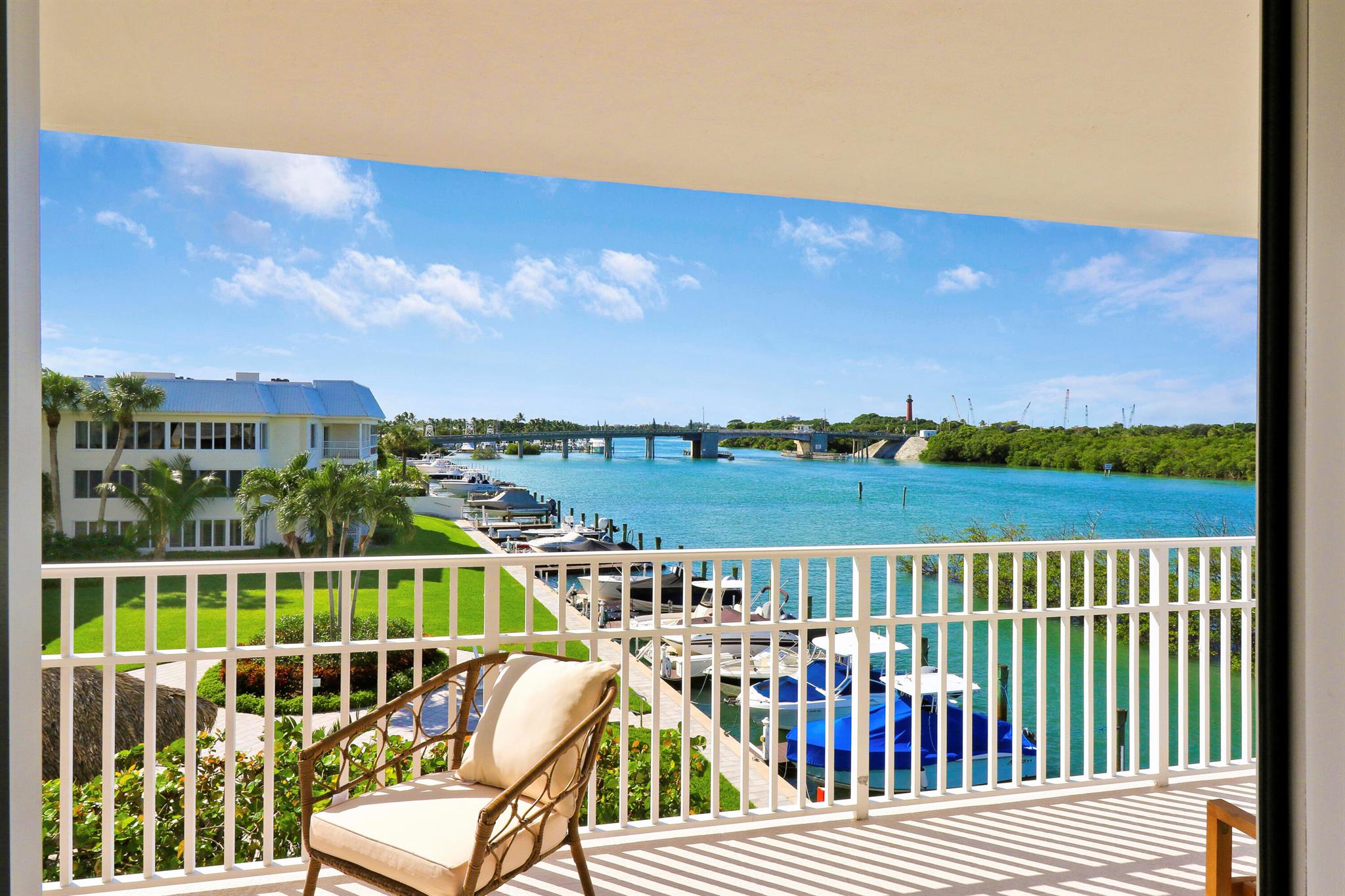 LA MAR CONDO APTS DECL - Residential Lease