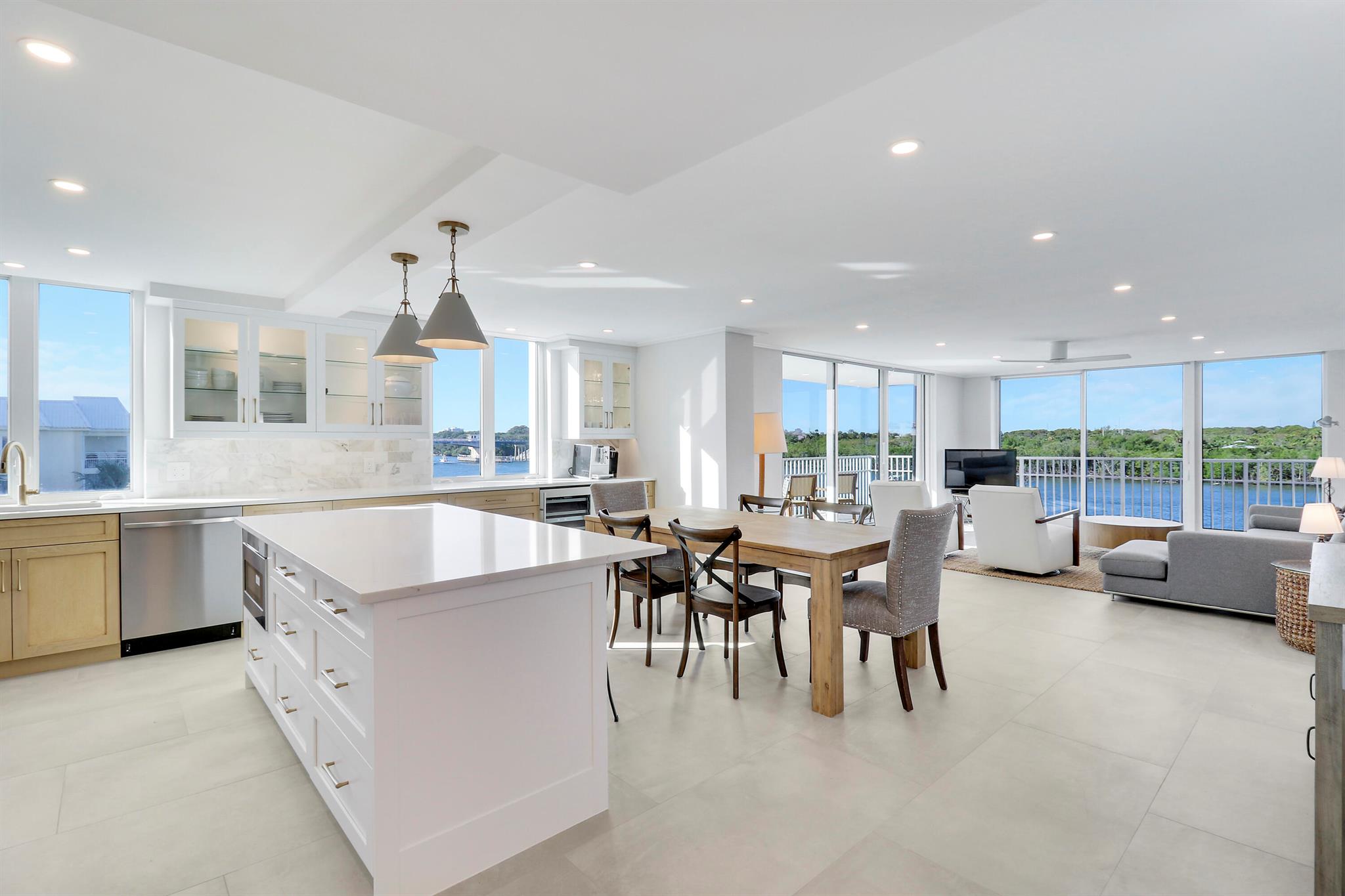 LA MAR CONDO APTS DECL - Residential Lease