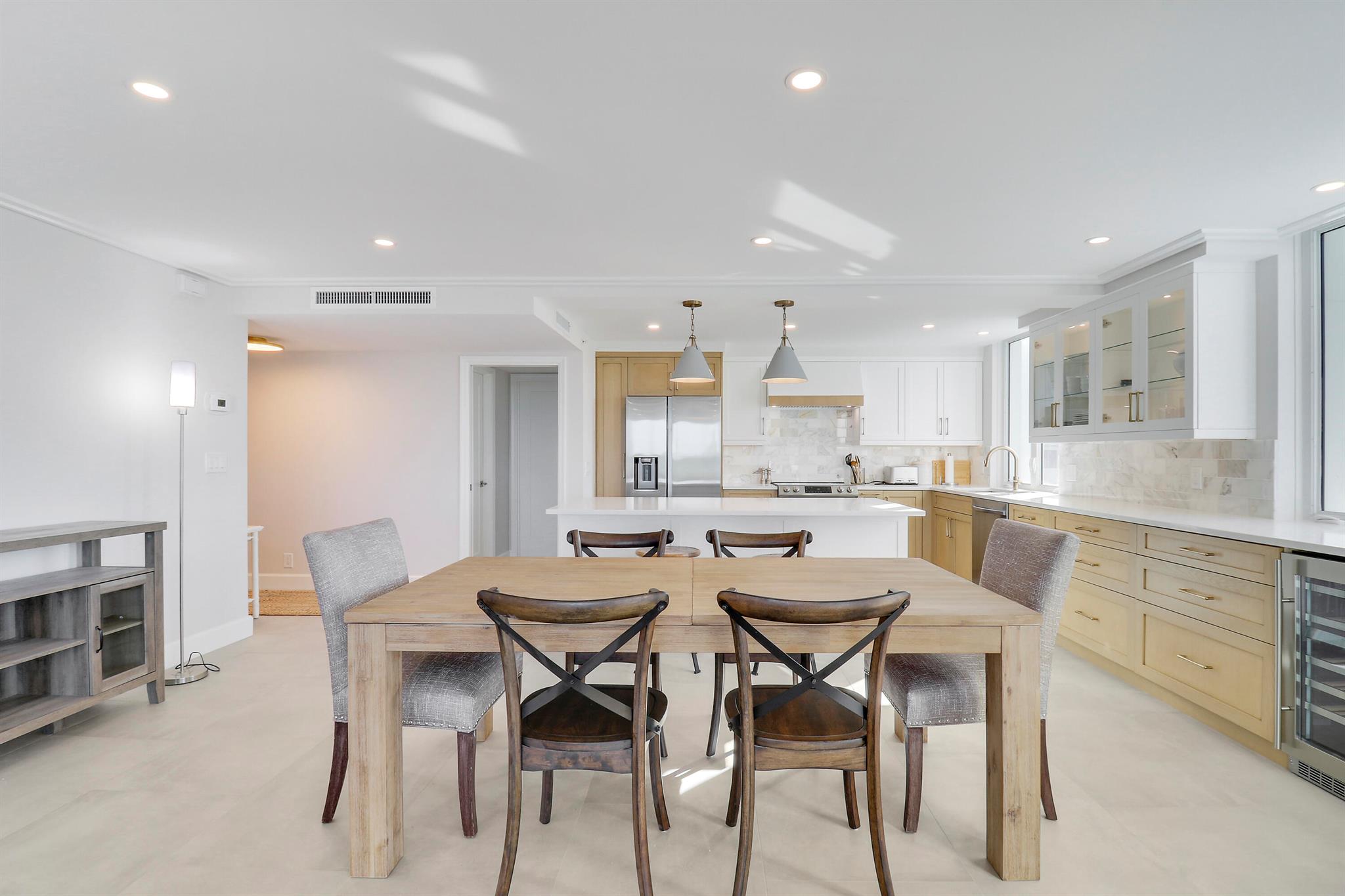 LA MAR CONDO APTS DECL - Residential Lease