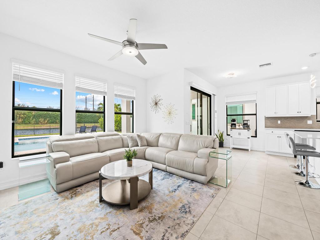 8683 Grand Prix Lane