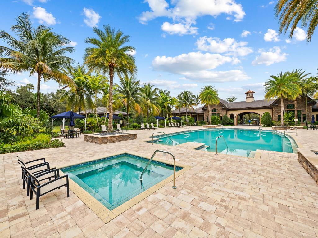 PALM MEADOWS ESTATES - Residential