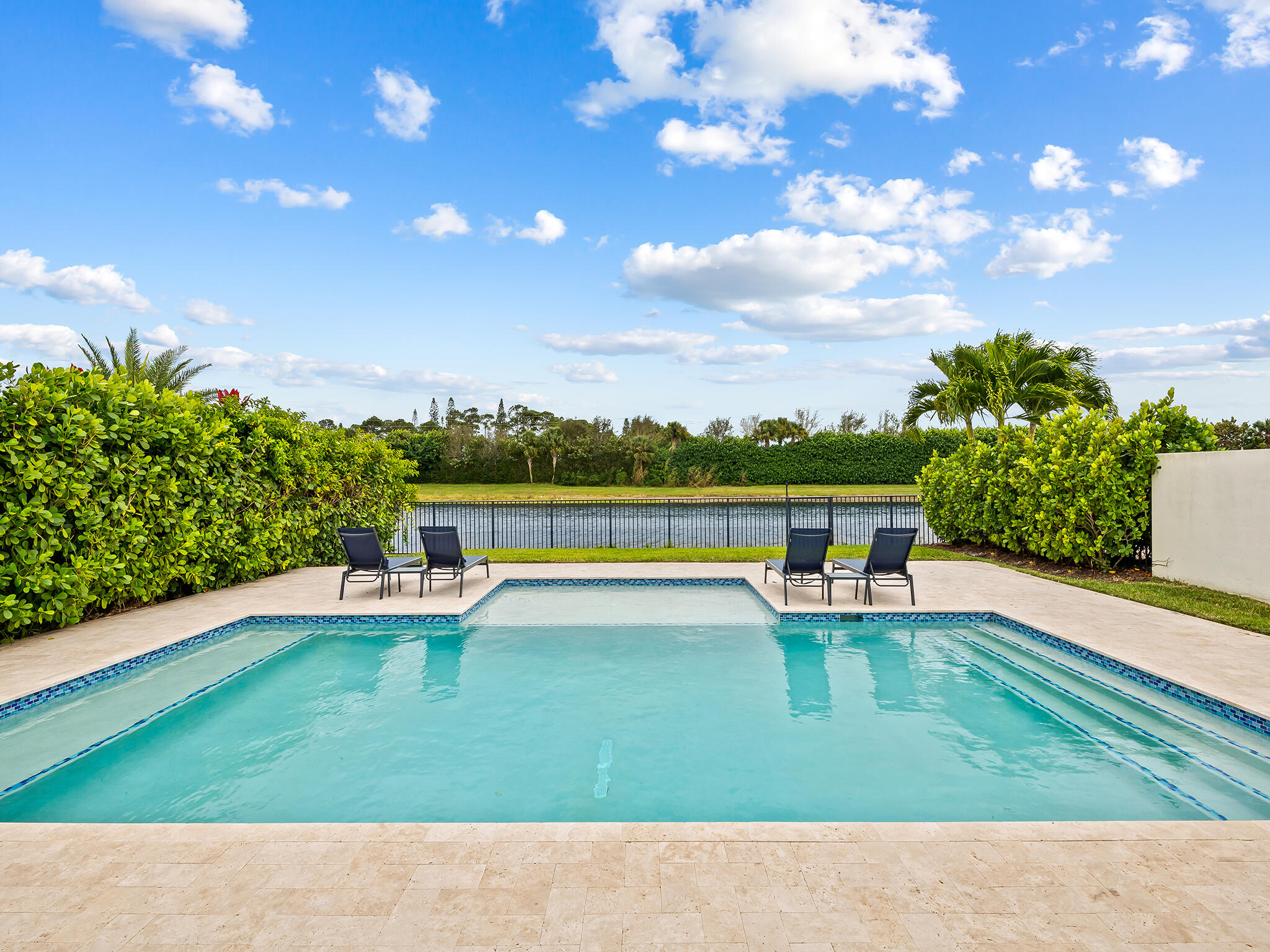 8683 Grand Prix Lane
