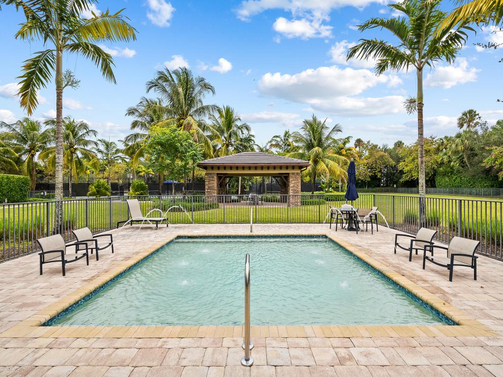 PALM MEADOWS ESTATES - Residential