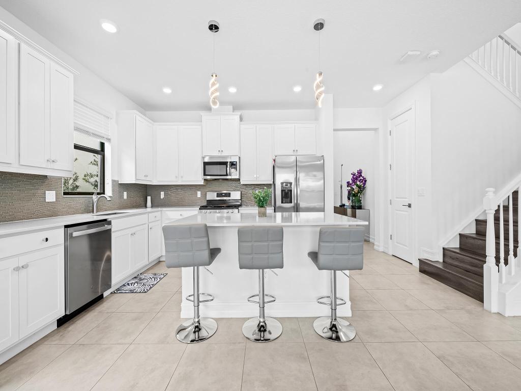 8683 Grand Prix Lane