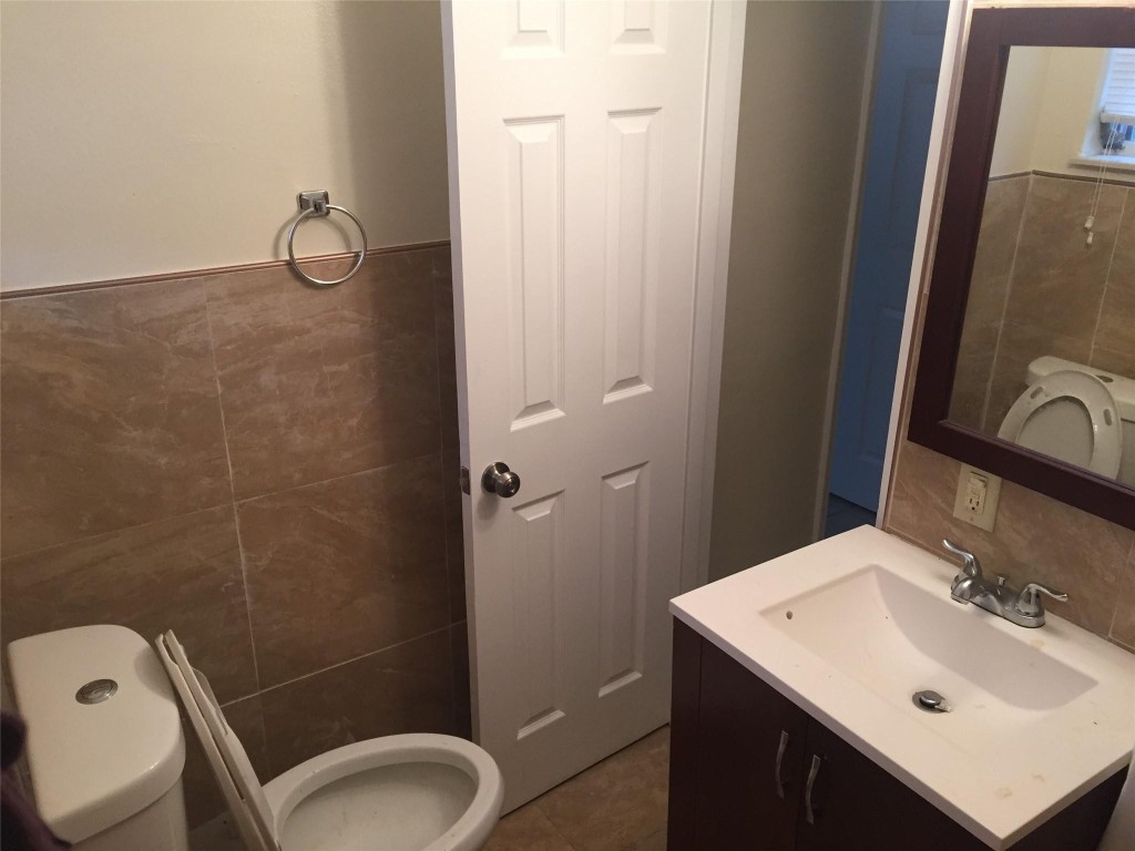 Collier Manor 34-45 B - Residential Lease