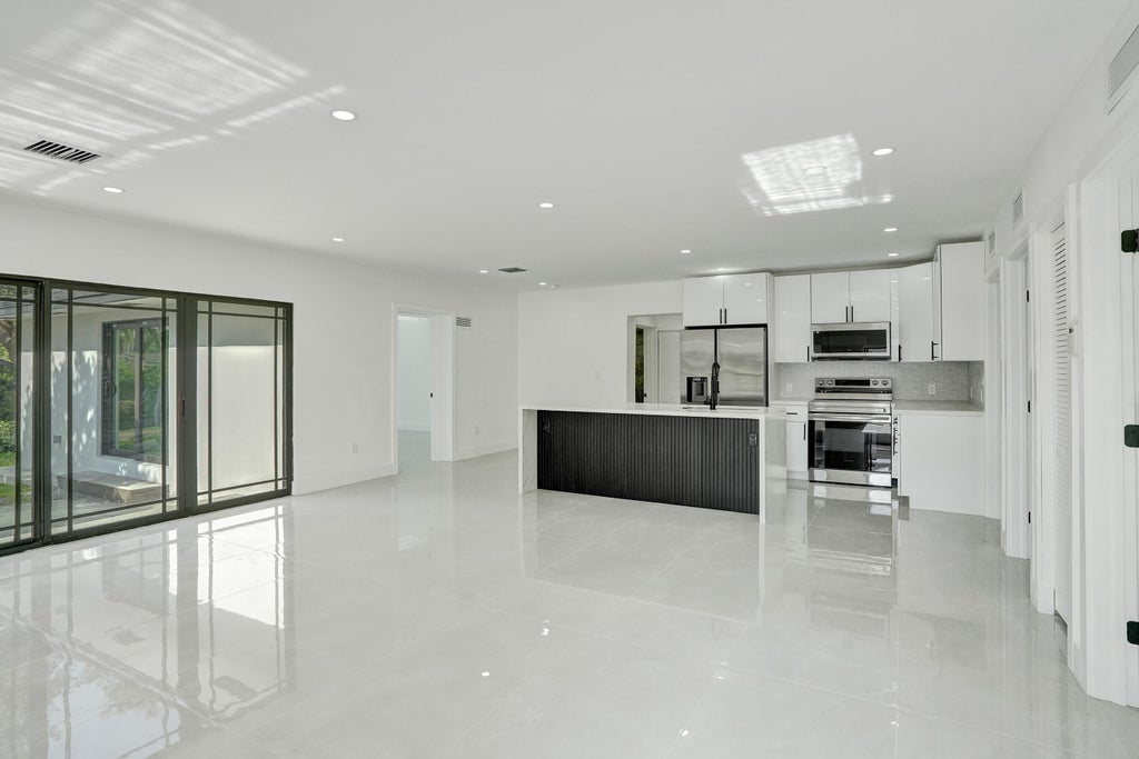 Photo of 3234 TAFT Street, Hollywood, FL 33021 (MLS # B26069326)