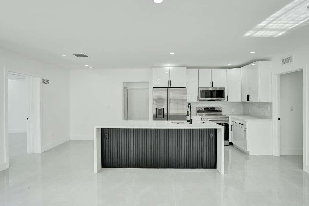 Photo of 3234 TAFT Street, Hollywood, FL 33021 (MLS # B26069326)