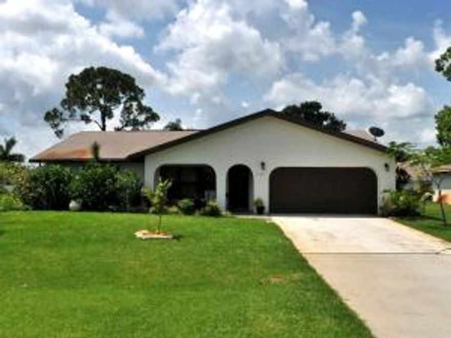 GREAT PRICE for a CBS HOME
3/2/2 Remodeled Home with wood laminate floors and carpet on bedrooms, custom kitchen with granite countertops, fireplace and many upgrades. The property feature a screened porch with a fenced backyard containing tropical fruit trees. Great location near I95 and turnpike. 15 -20 min to the beach.

Watch the video on YouTube
https://youtu.be/7v6hWlbviE8