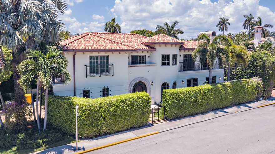 BEST VALUE ON THE ISLAND. Turn-key Palm Beach living, one block from the beach. Multi-million-dollar designer-led renovation to the studs, and no expense spared. The house has a town-approved variance to install a pool (see photos for approved plan). A chef's kitchen, with three Gaggenau ovens, including a steam oven, blast chiller, and Sub-Zero refrigeration plus wine storage and two Miele dishwashers. Custom kitchen cabinetry, moulding and millwork throughout. Imported French oak wood floors. New Loewen impact windows and doors. Smart-home wired with sophisticated security system. Spacious master bath with steam shower. 18th century French-carved limestone mantle in living room with gas fireplace. In-Town, near north end, close to restaurants, Publix, etc.