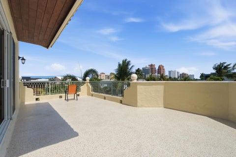 Tiny photo for 2601 NE 32nd Avenue, Fort Lauderdale, FL 33308 (MLS # B26090729)