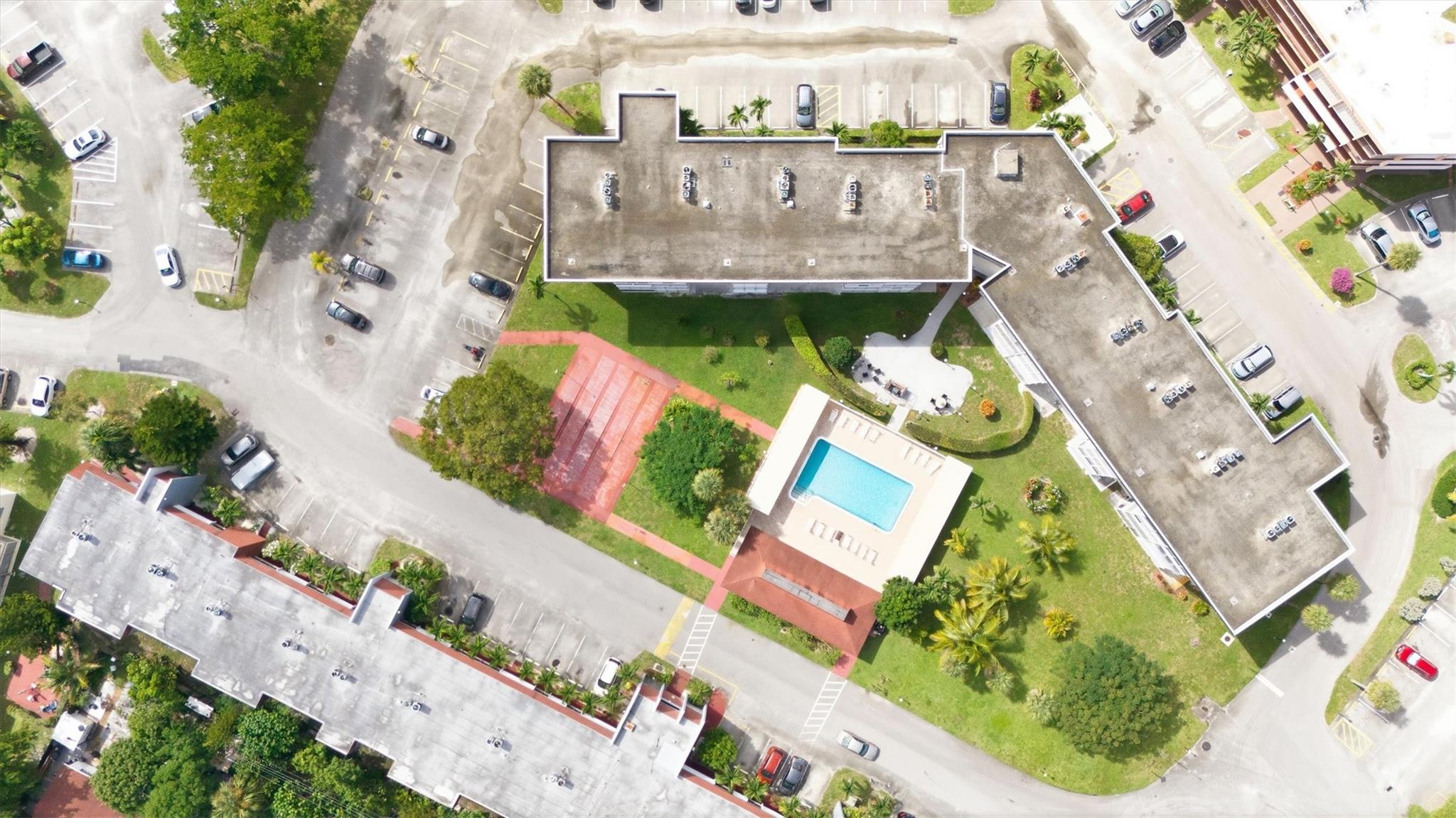 LAUDERDALE OAKS - Residential