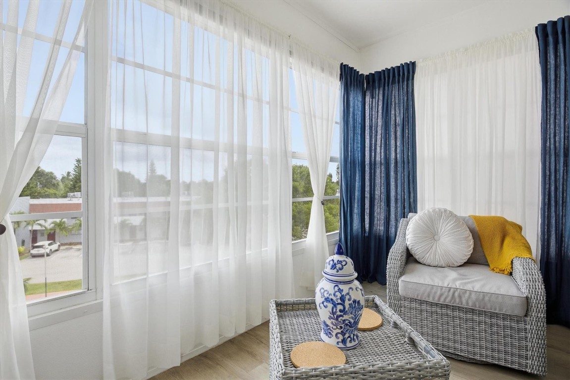 LAUDERDALE OAKS - Residential