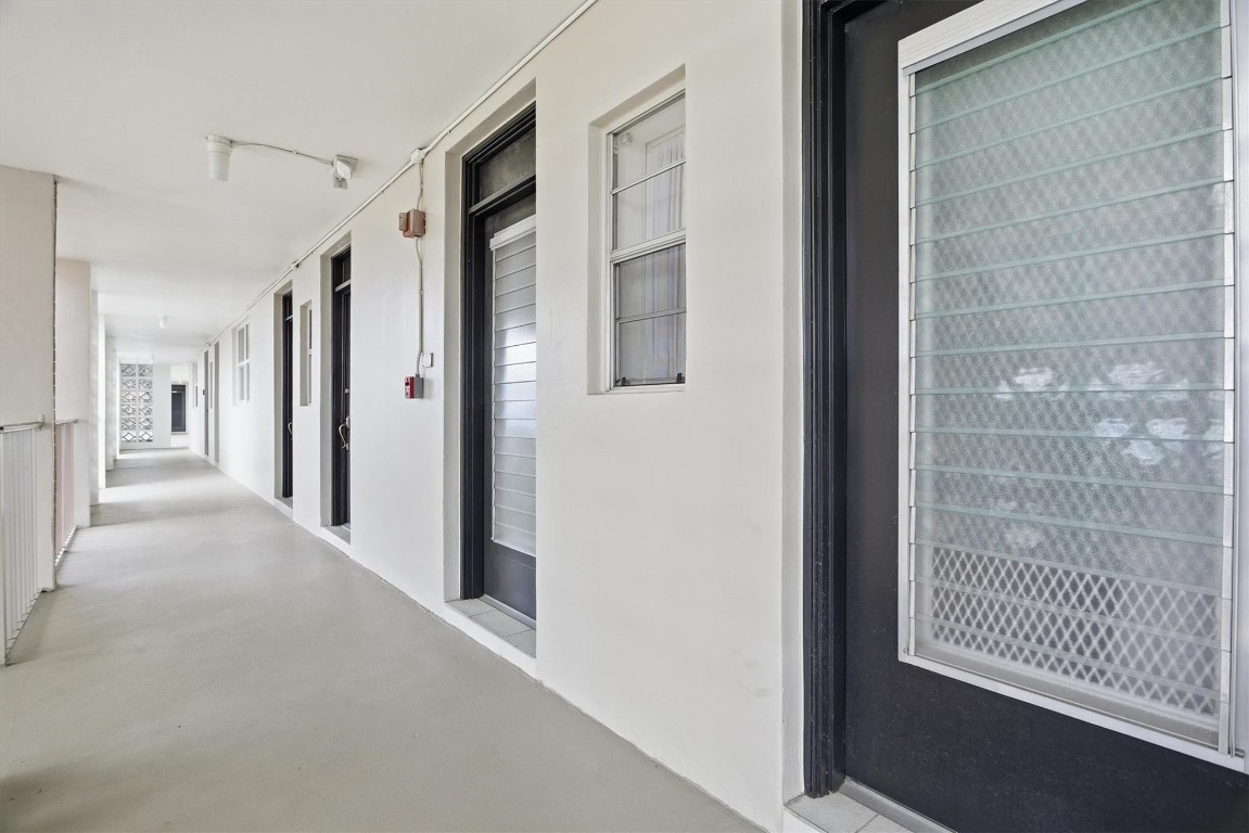 LAUDERDALE OAKS - Residential