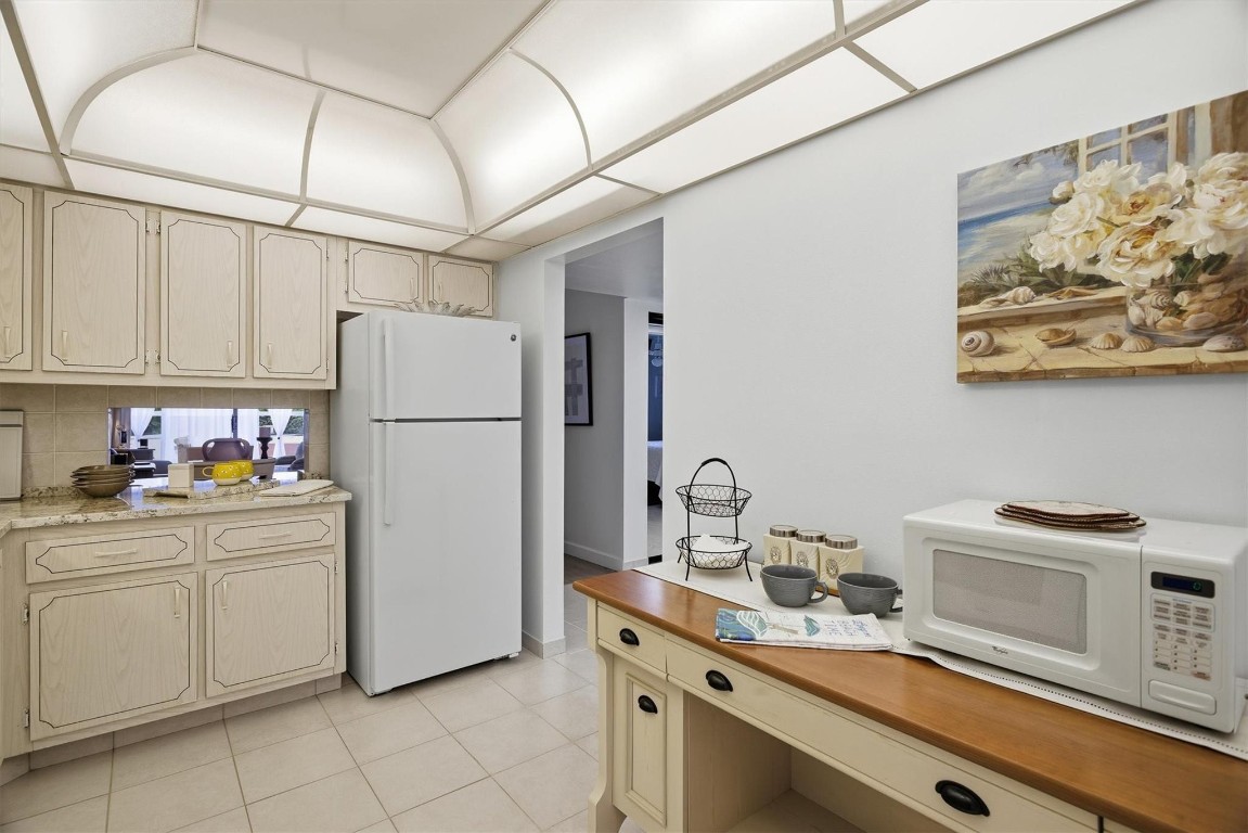 LAUDERDALE OAKS - Residential