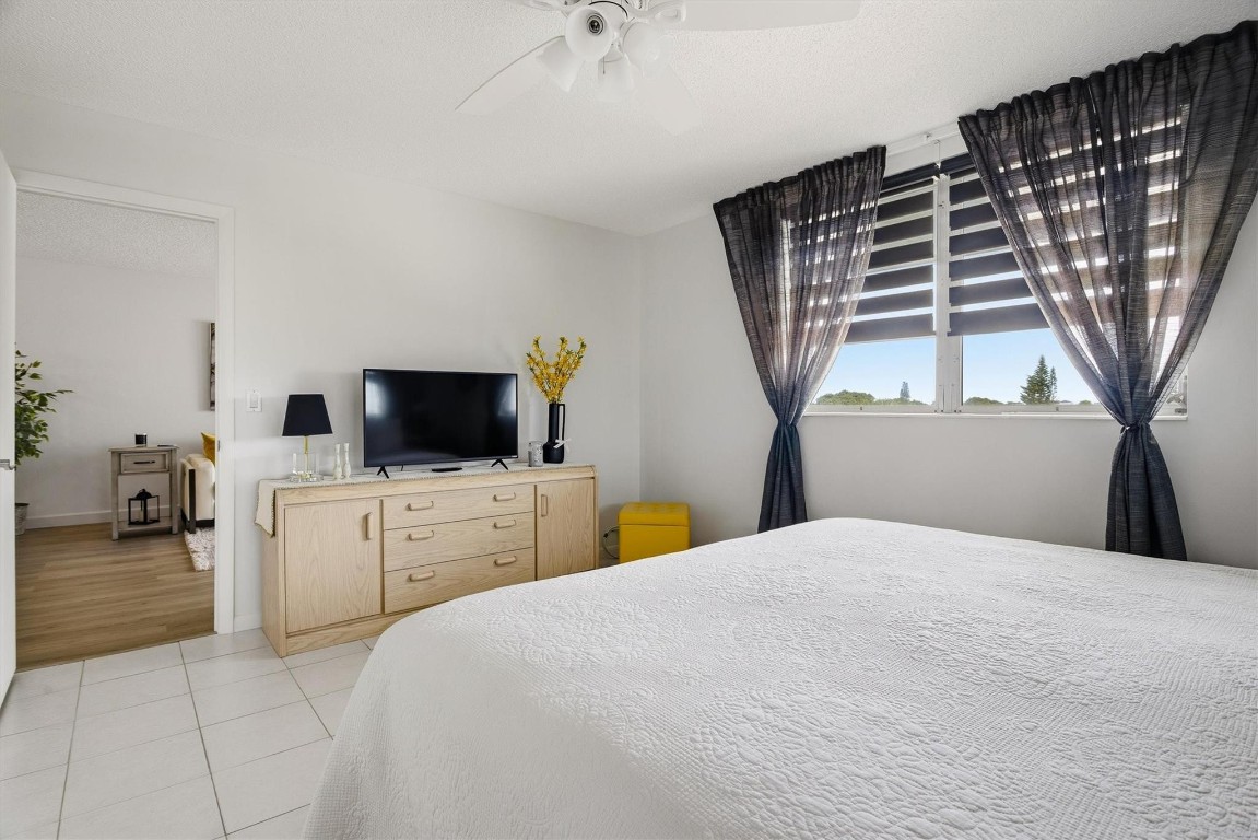 LAUDERDALE OAKS - Residential