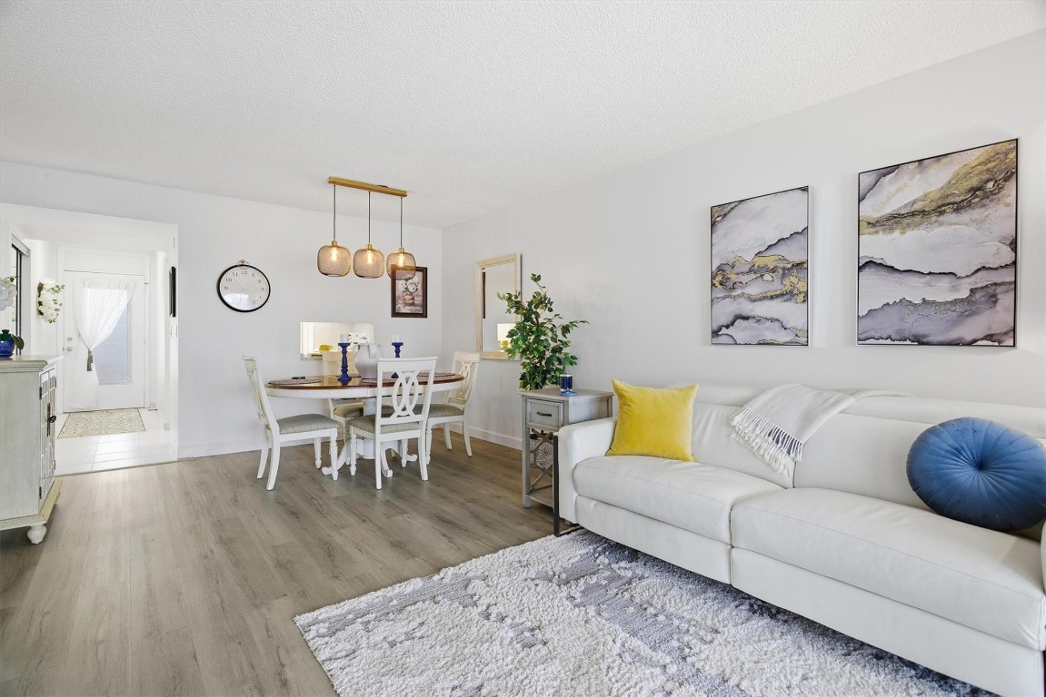 LAUDERDALE OAKS - Residential