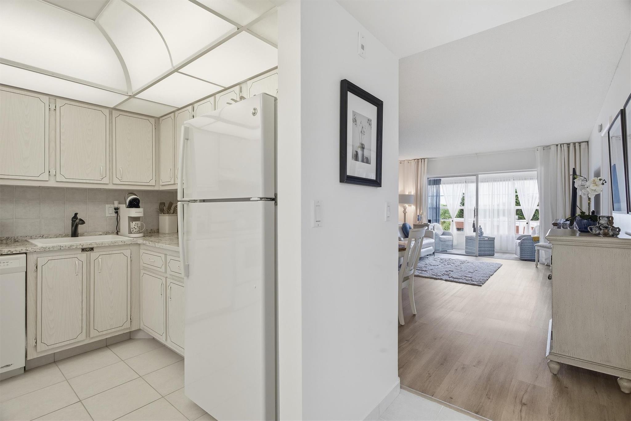 LAUDERDALE OAKS - Residential