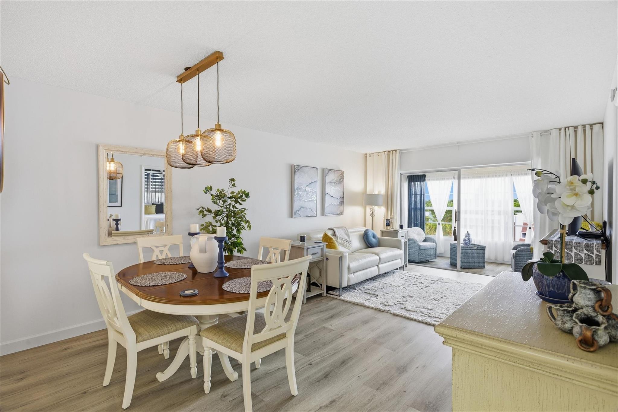 LAUDERDALE OAKS - Residential