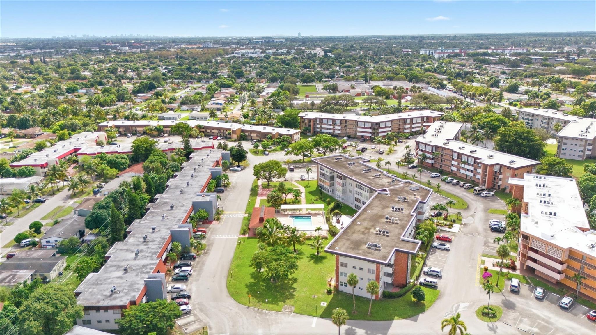 LAUDERDALE OAKS - Residential