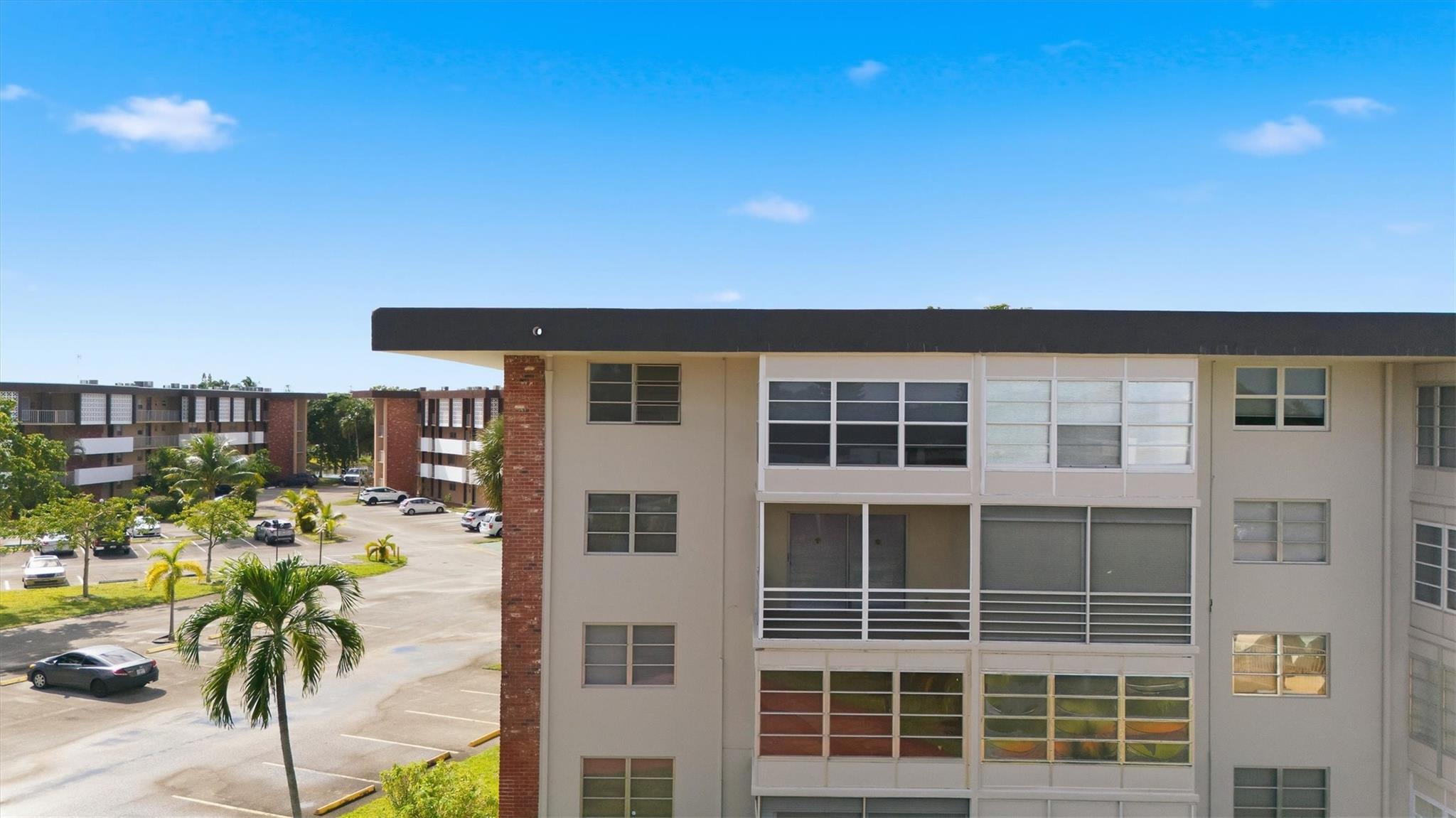 LAUDERDALE OAKS - Residential