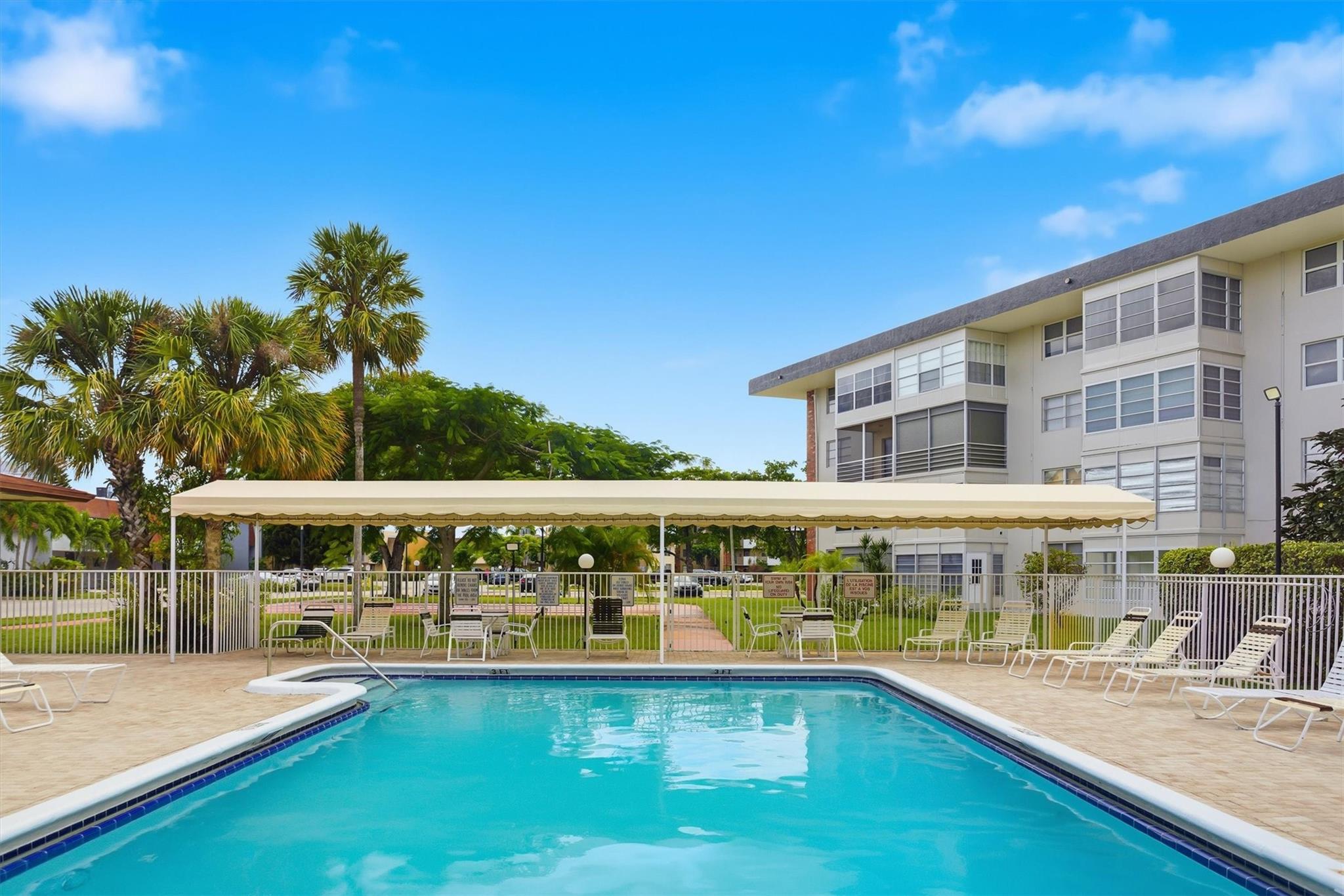 LAUDERDALE OAKS - Residential