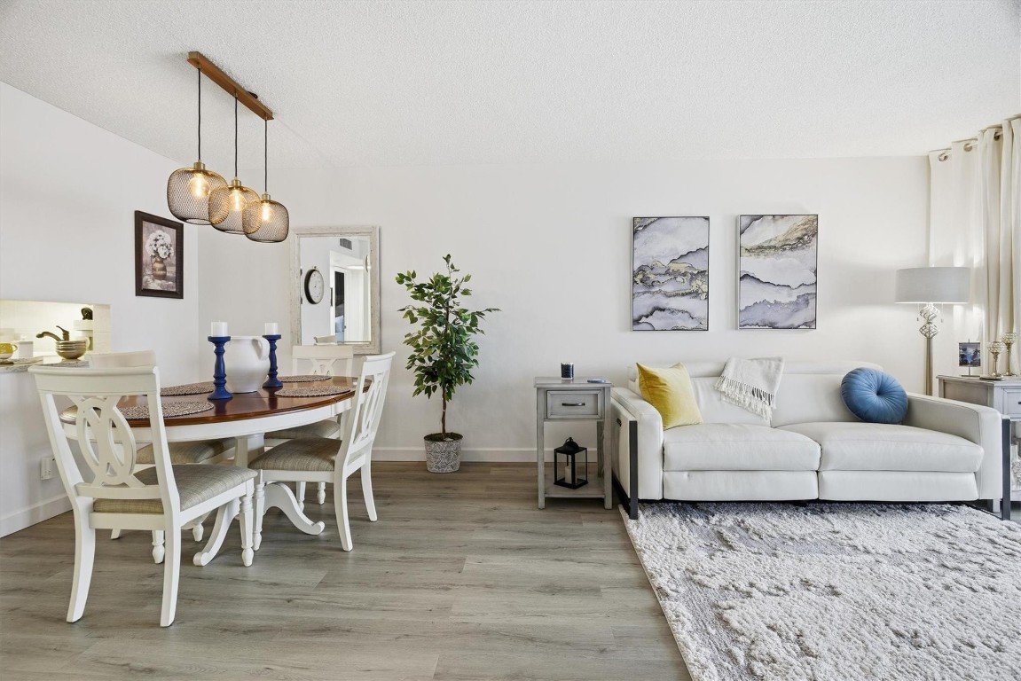 LAUDERDALE OAKS - Residential