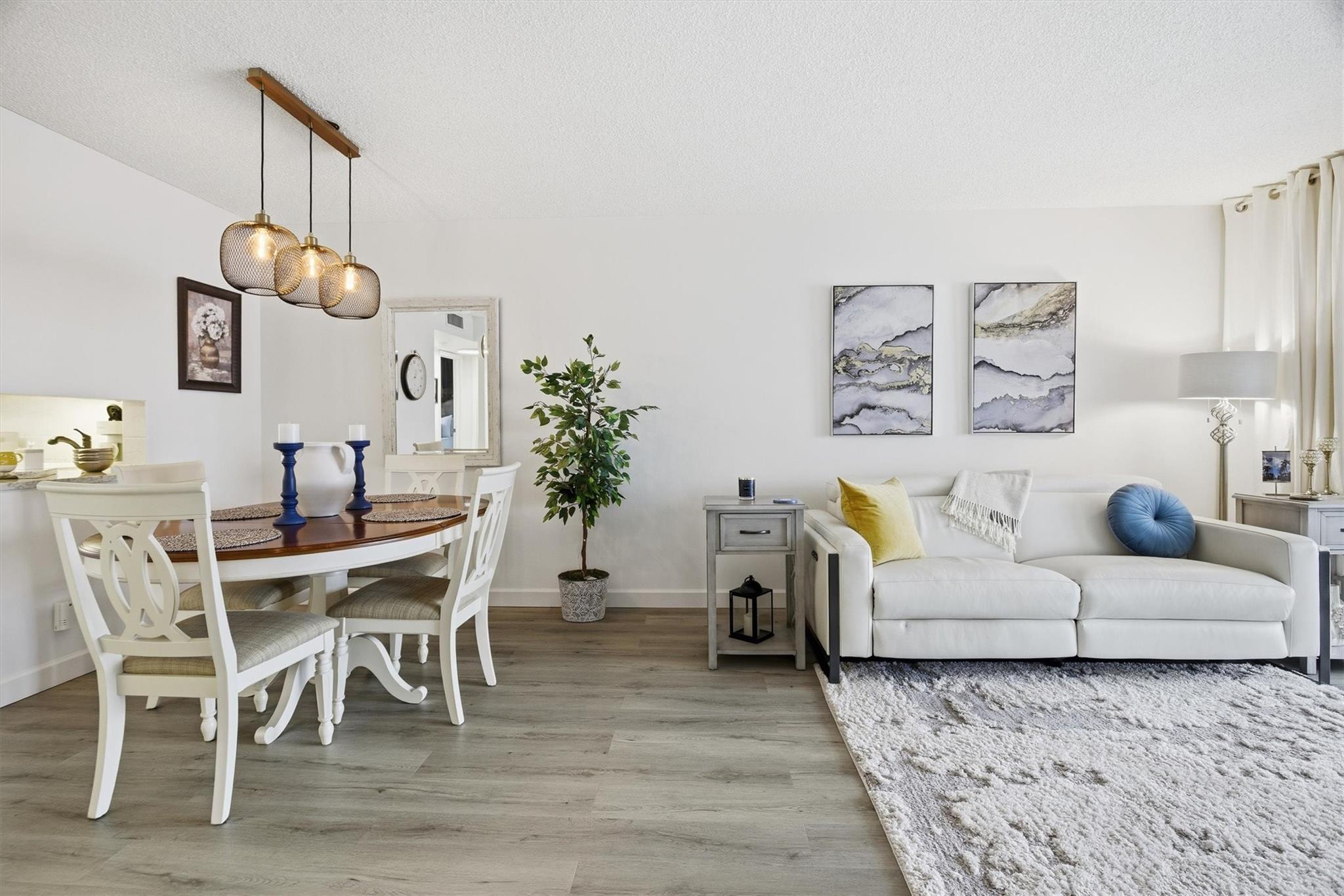 LAUDERDALE OAKS - Residential