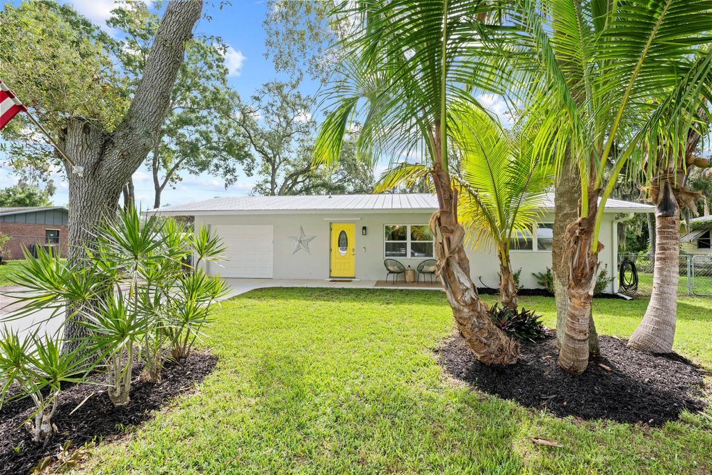 Photo of 5302 Bowling Green Drive, Fort Pierce, FL 34951 (MLS # R11108057)