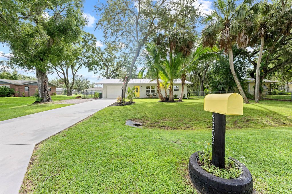 Photo of 5302 Bowling Green Drive, Fort Pierce, FL 34951 (MLS # R11108057)