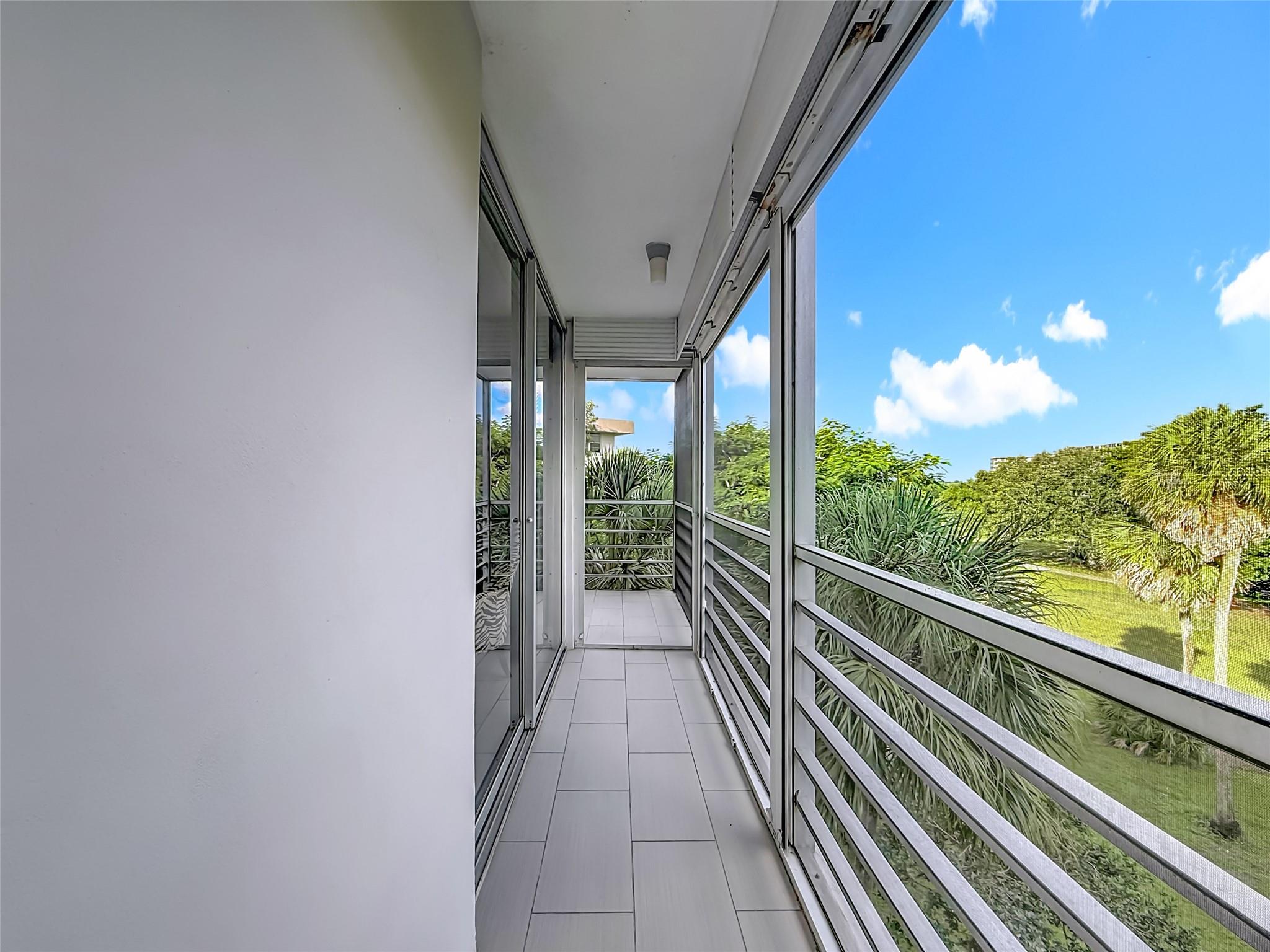PALM-AIRE COUNTRY CLUB - Residential