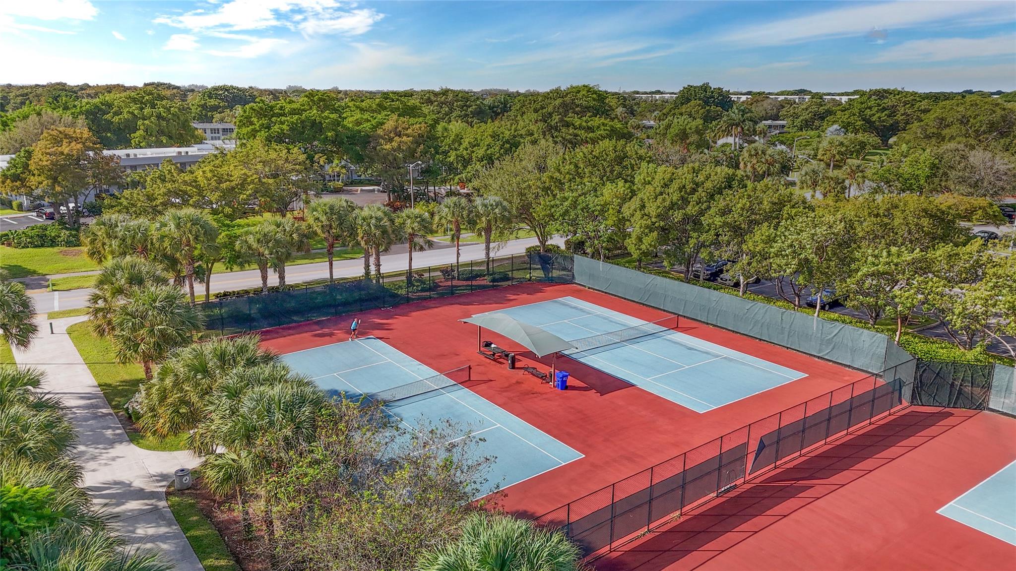 PALM-AIRE COUNTRY CLUB - Residential