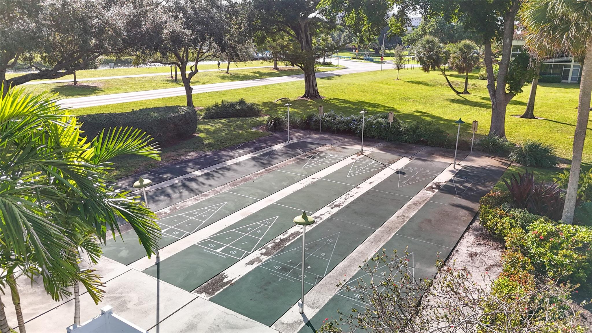 PALM-AIRE COUNTRY CLUB - Residential