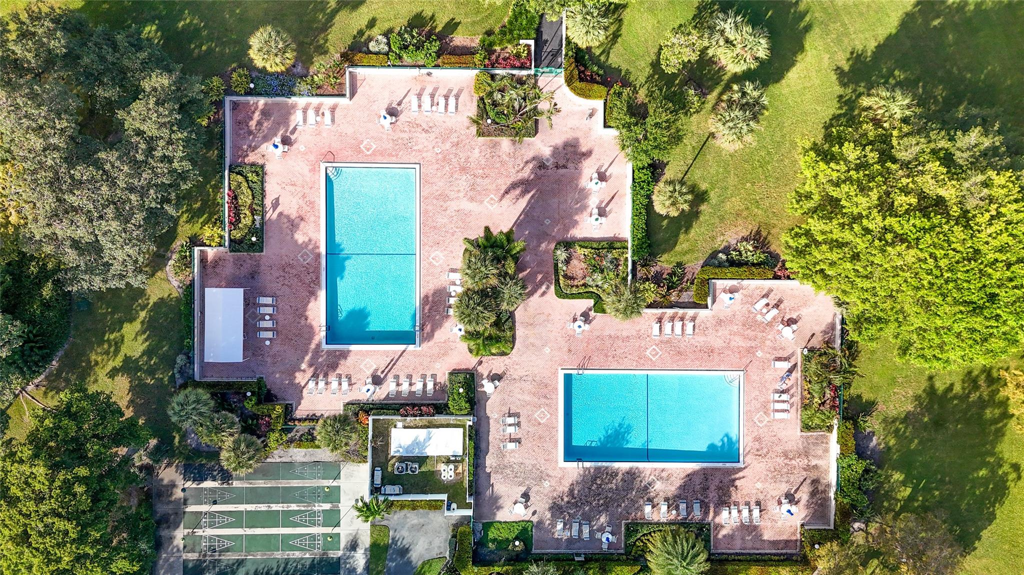 PALM-AIRE COUNTRY CLUB - Residential