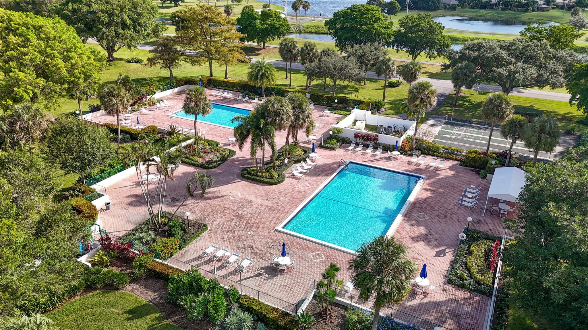 PALM-AIRE COUNTRY CLUB - Residential