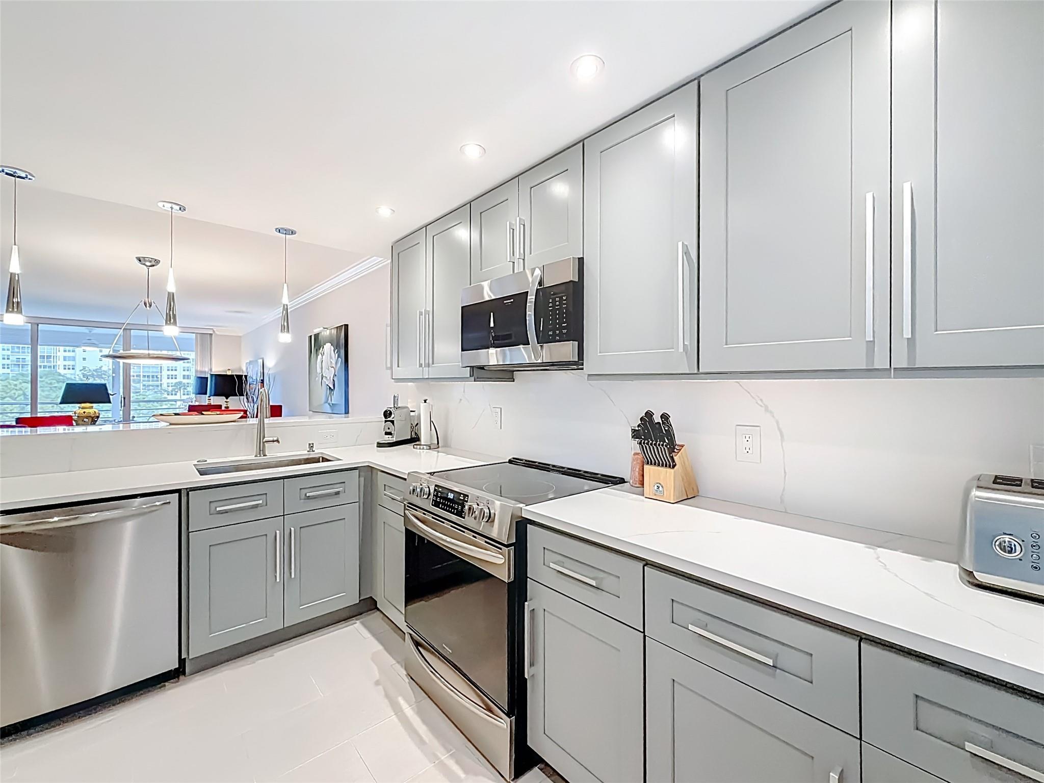 PALM-AIRE COUNTRY CLUB - Residential