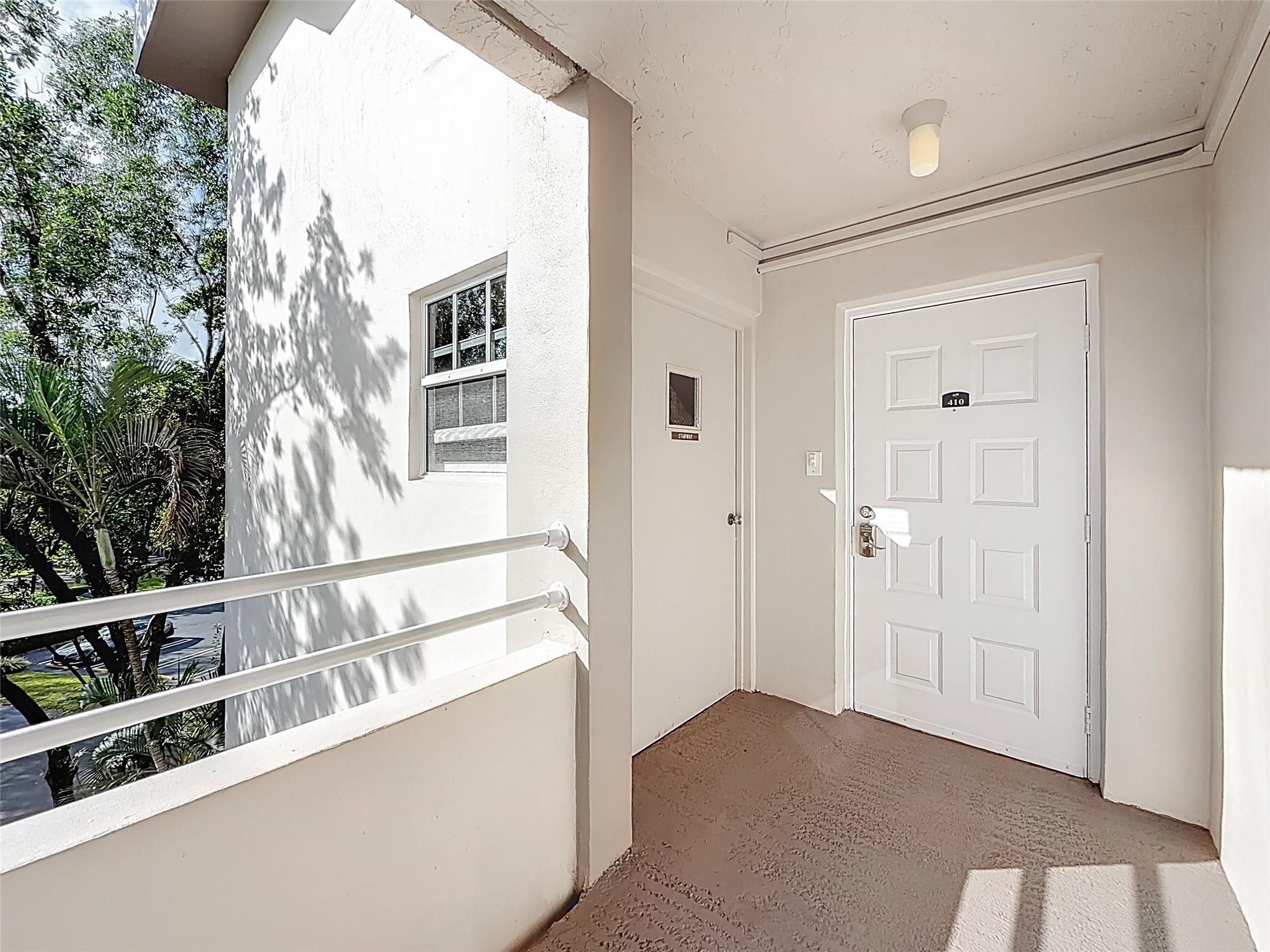 PALM-AIRE COUNTRY CLUB - Residential