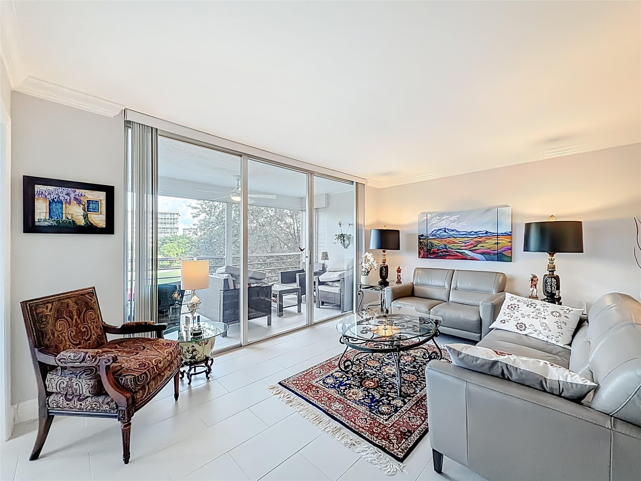 PALM-AIRE COUNTRY CLUB - Residential