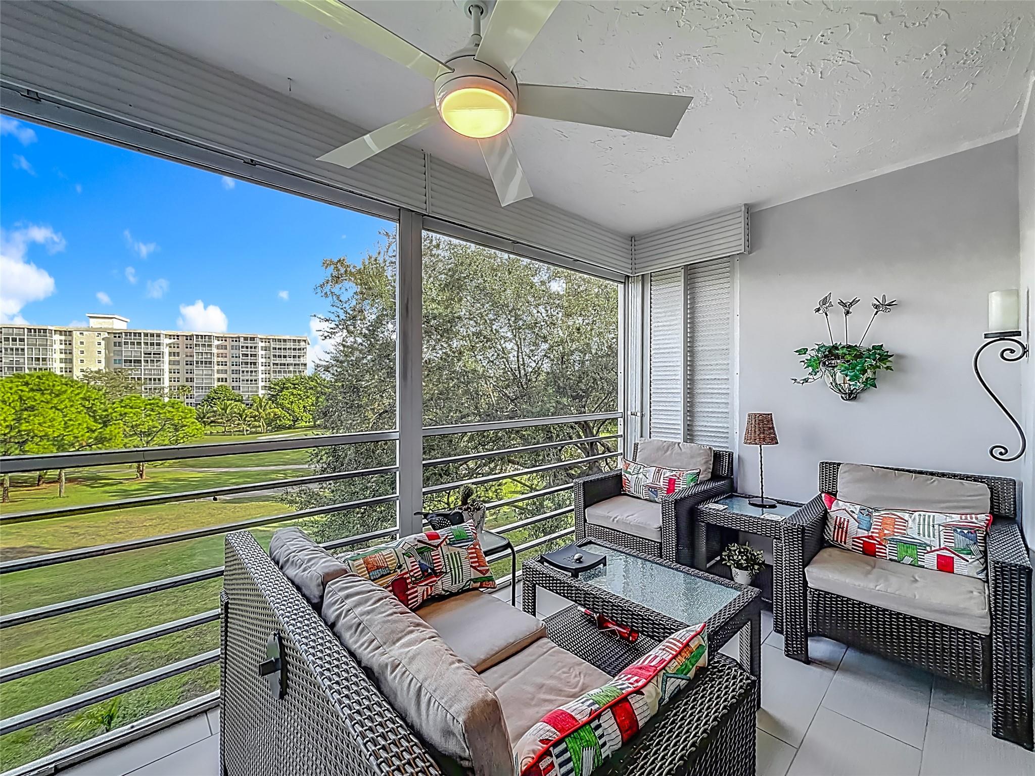 PALM-AIRE COUNTRY CLUB - Residential