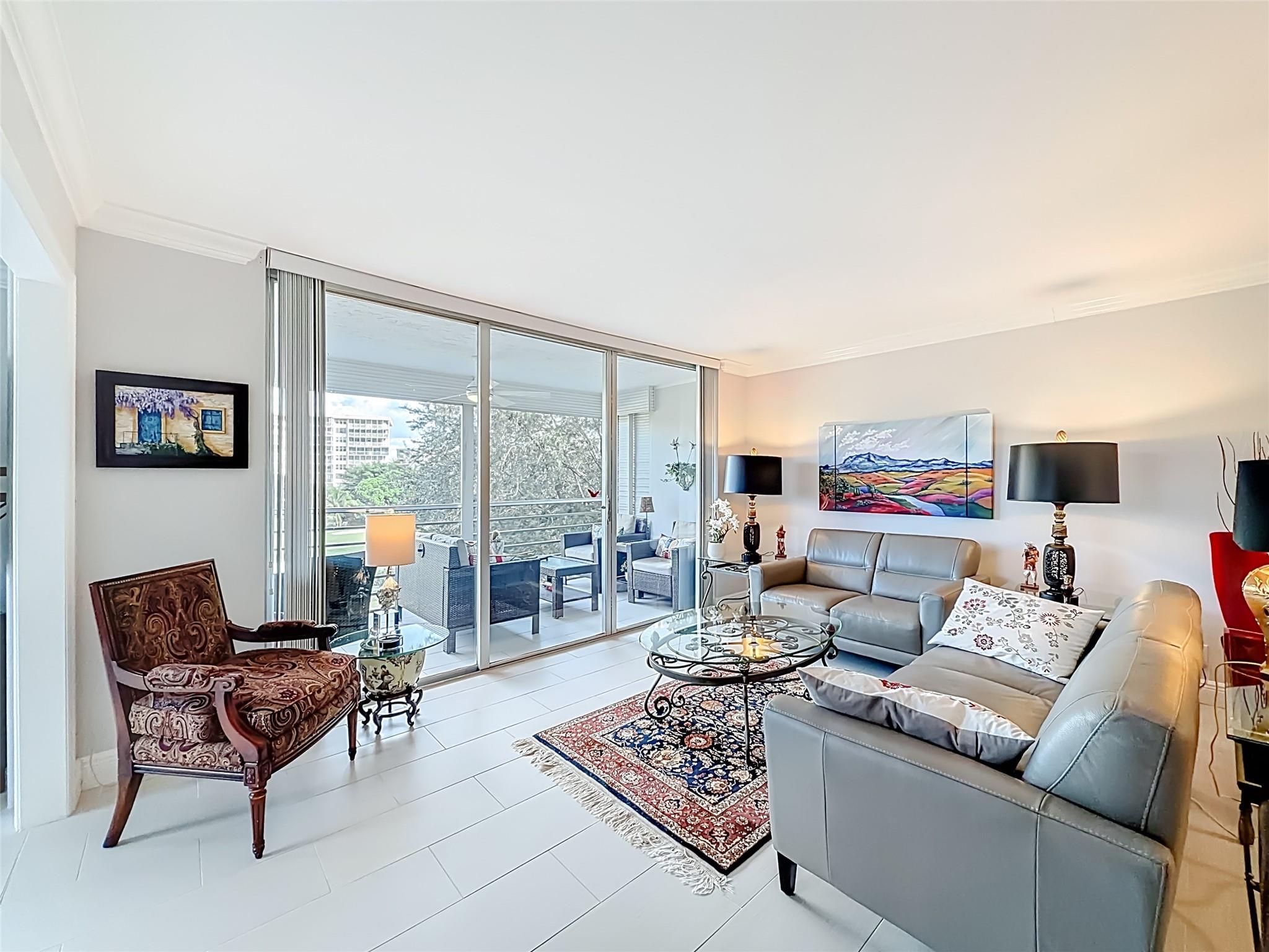 PALM-AIRE COUNTRY CLUB - Residential