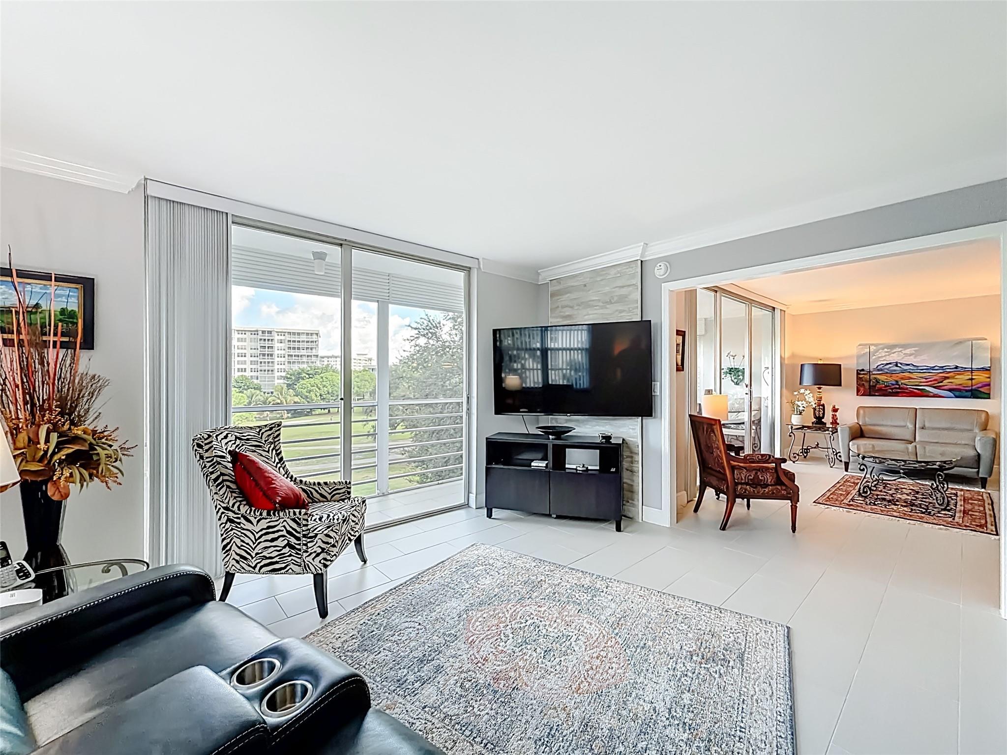 PALM-AIRE COUNTRY CLUB - Residential