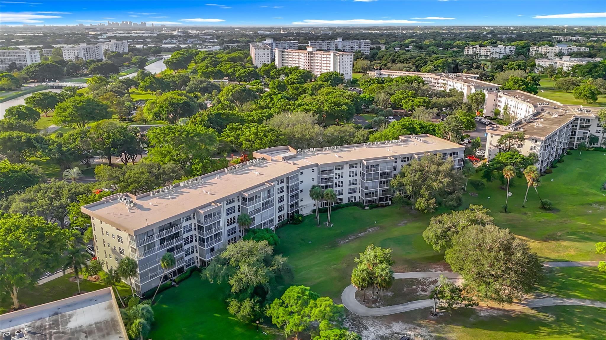 PALM-AIRE COUNTRY CLUB - Residential