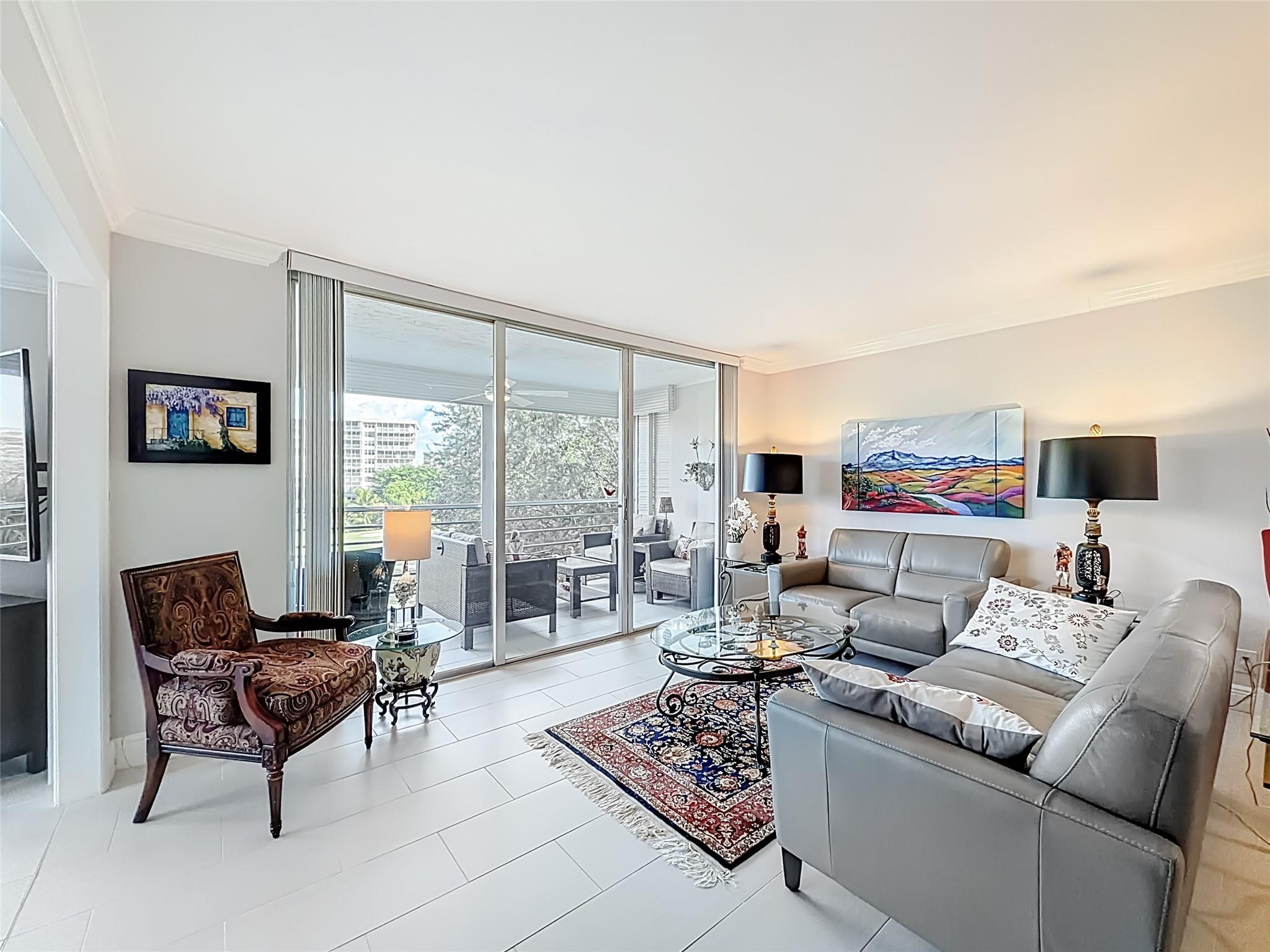 PALM-AIRE COUNTRY CLUB - Residential