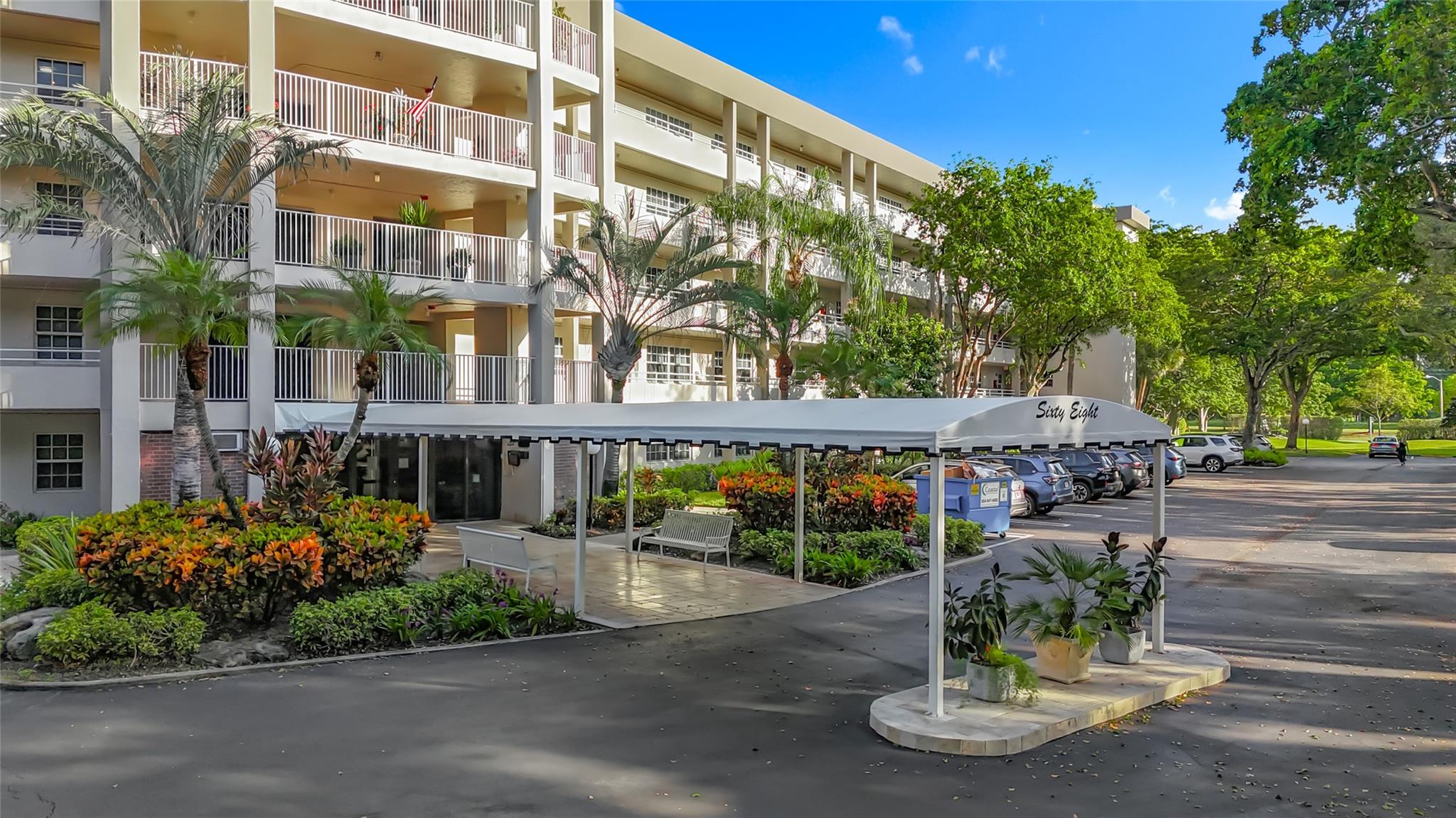PALM-AIRE COUNTRY CLUB - Residential